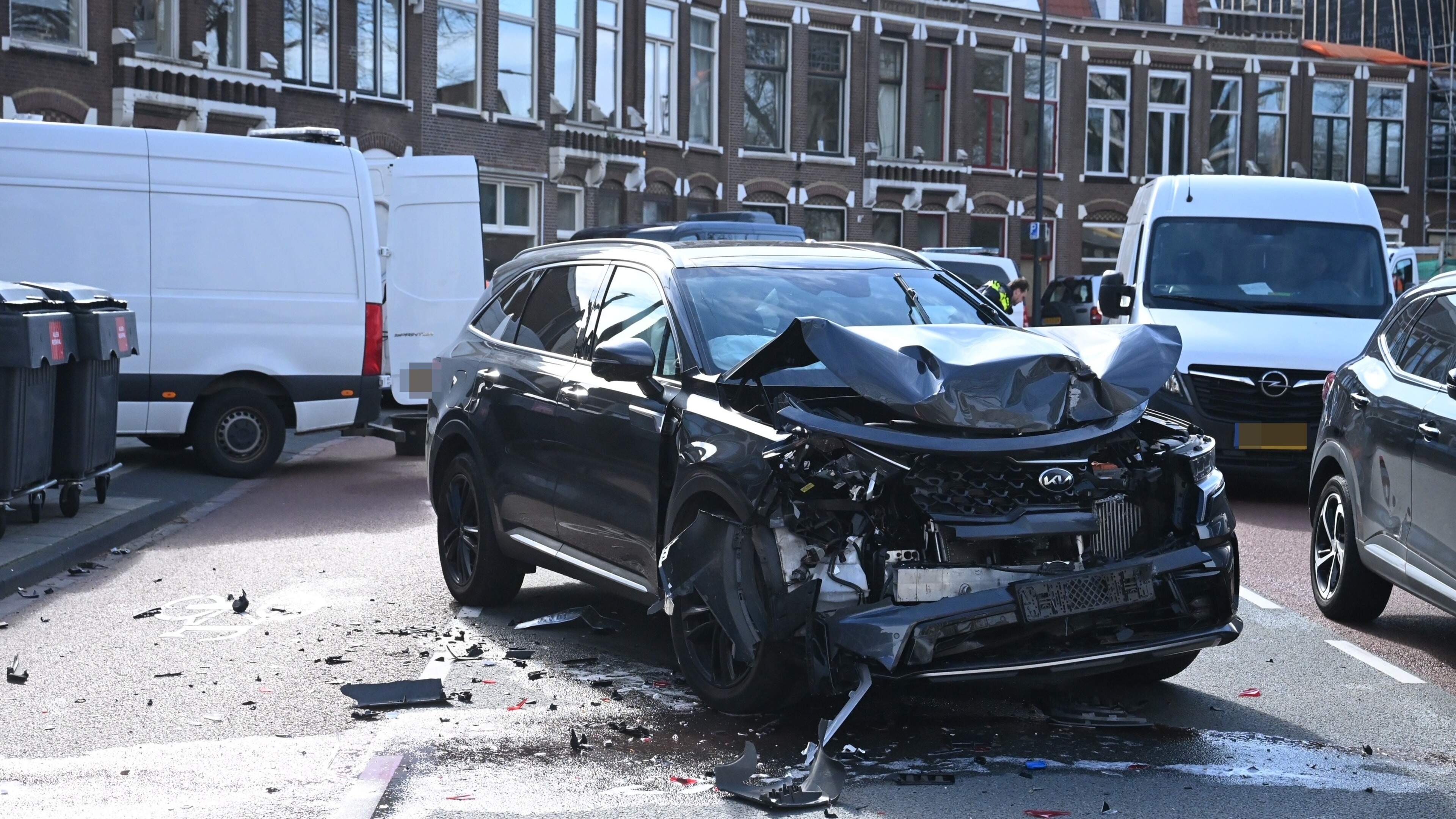 Aanrijding tussen auto en brommer in Gorinchem.