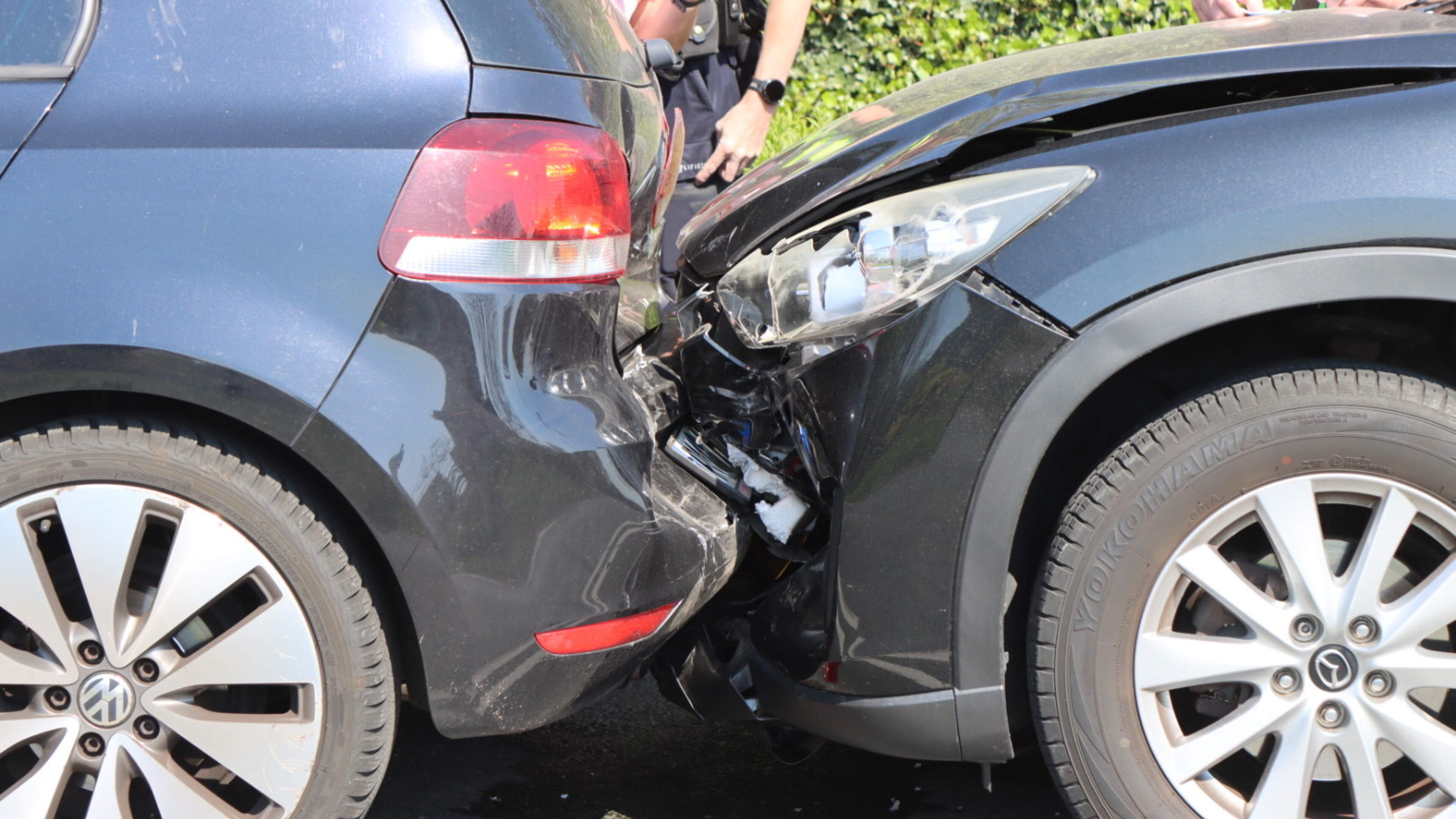 Flinke schade bij kop-staartbotsing in Noordwijkerhout, overlast voor verkeer.