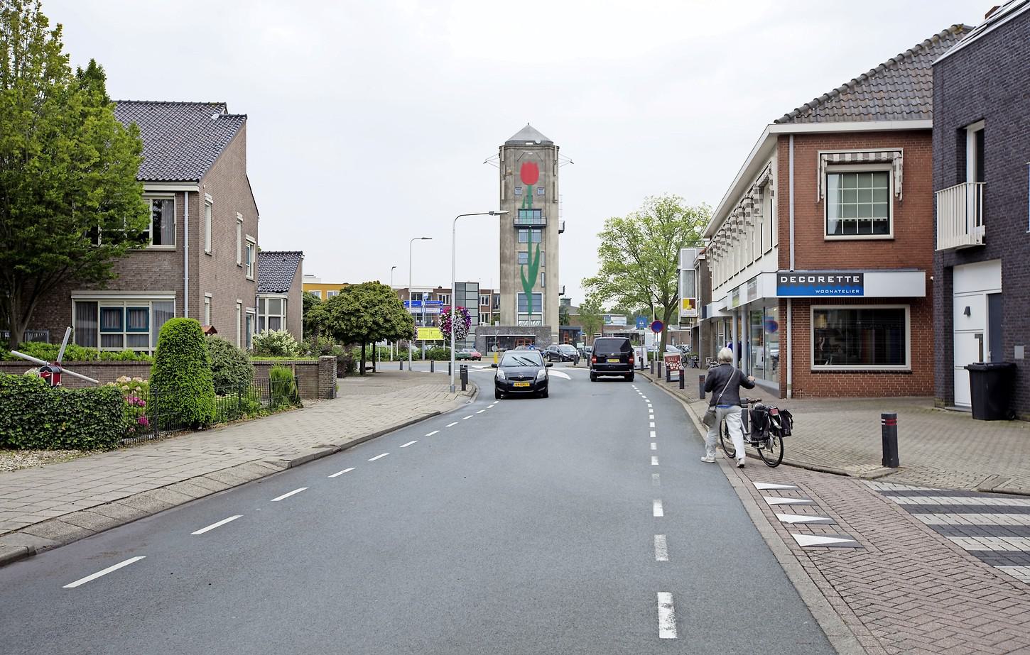 Uitstel besluit over nieuwe weg Floraweg - Zuideinde in Roelofarendsveen: ’Eerst aanvullend verkeers
