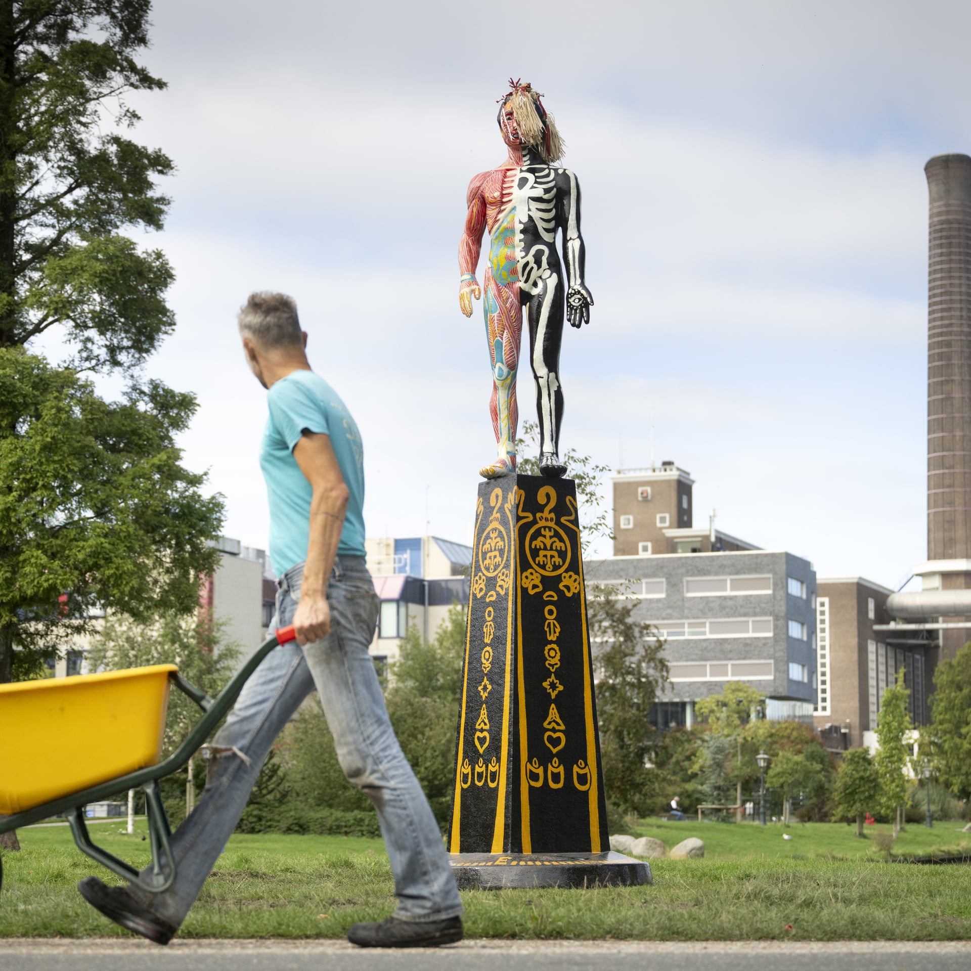 Beelden in Singelpark moeten herinneren aan het koloniale verleden