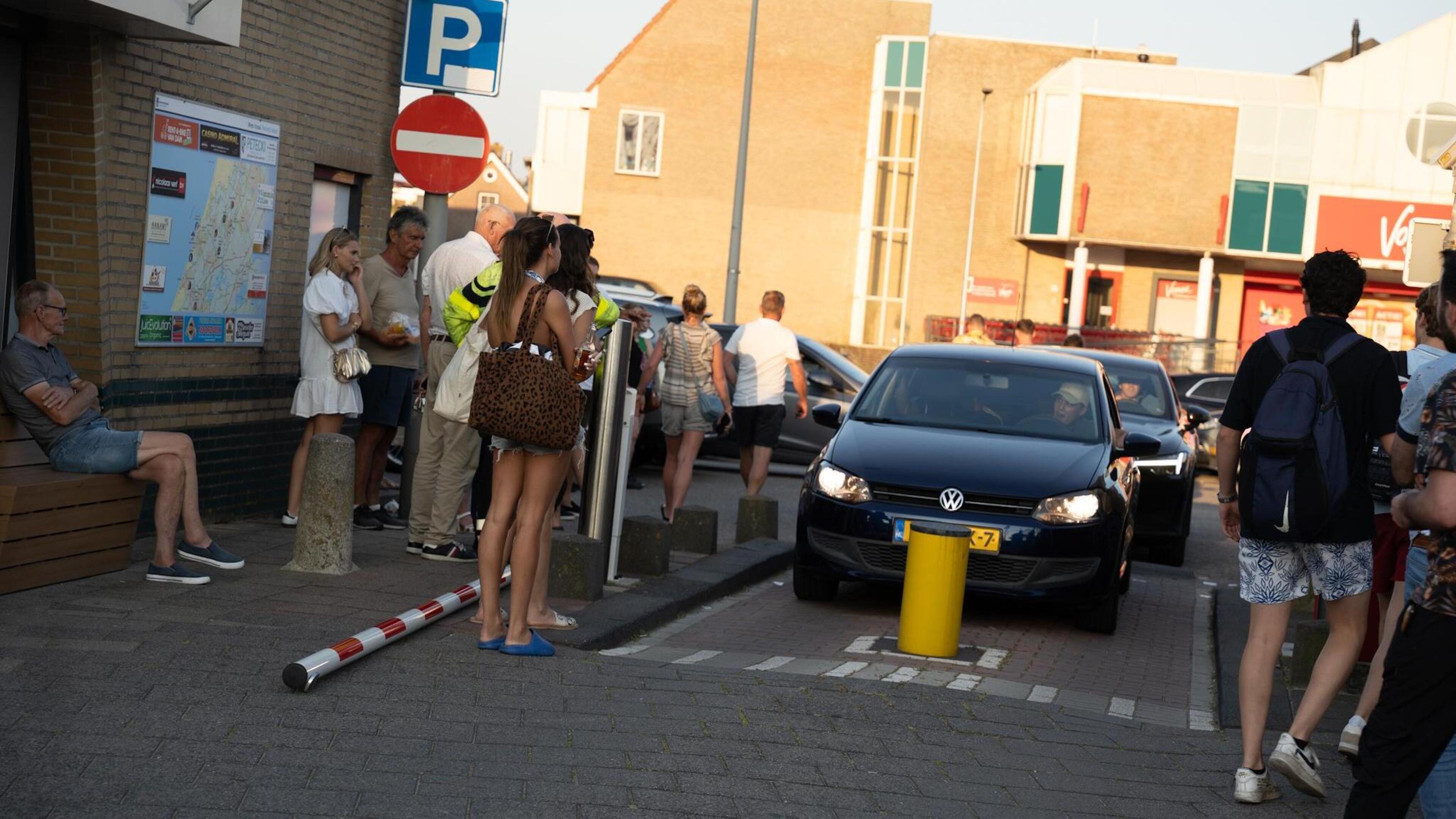 Tientallen auto’s vast op parkeerterrein in Noordwijk door defecte beveiligingspaal