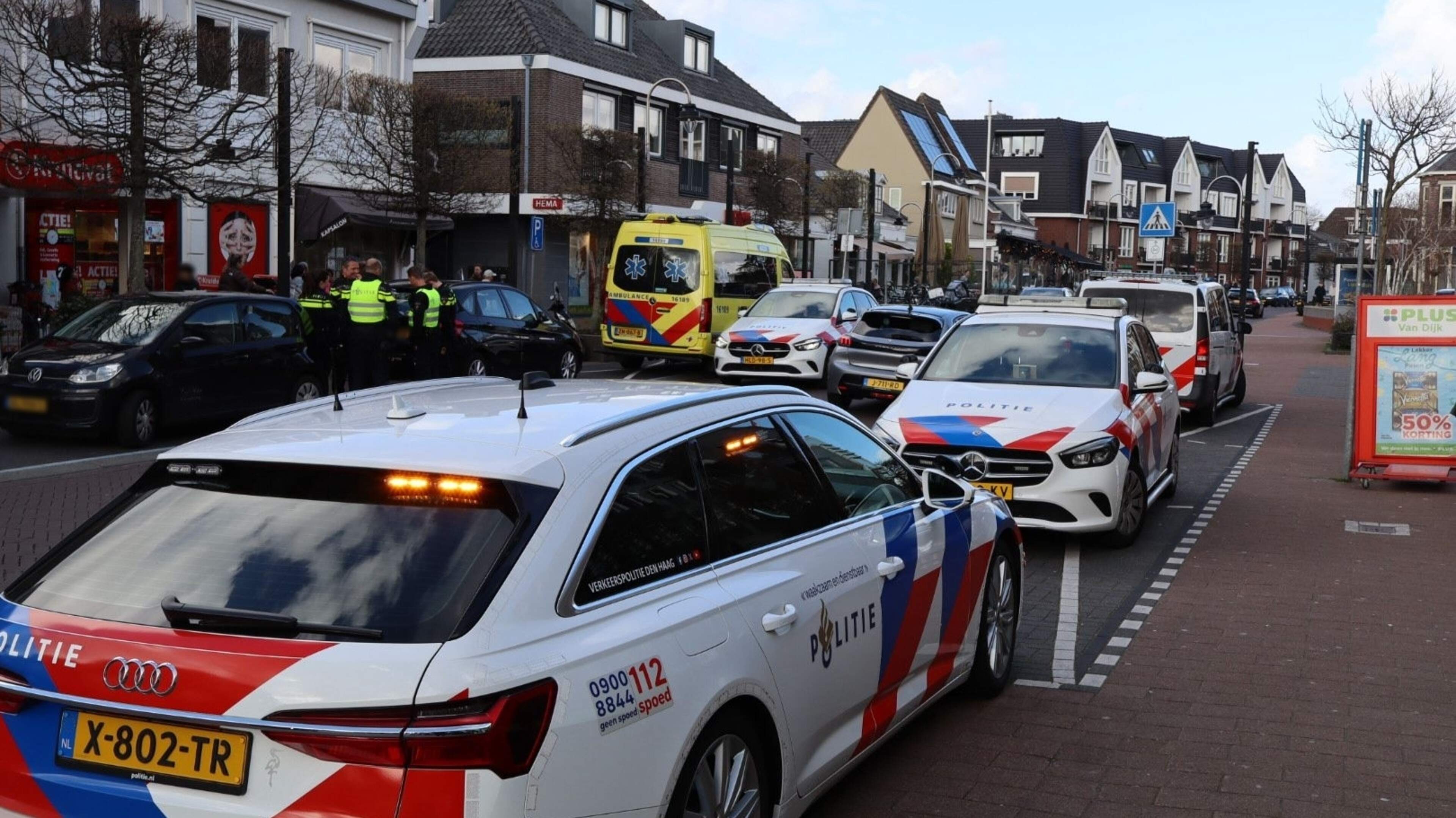 Automobilist gewond na zwaar ongeval in Enschede, slachtoffer met spoed naar ziekenhuis.