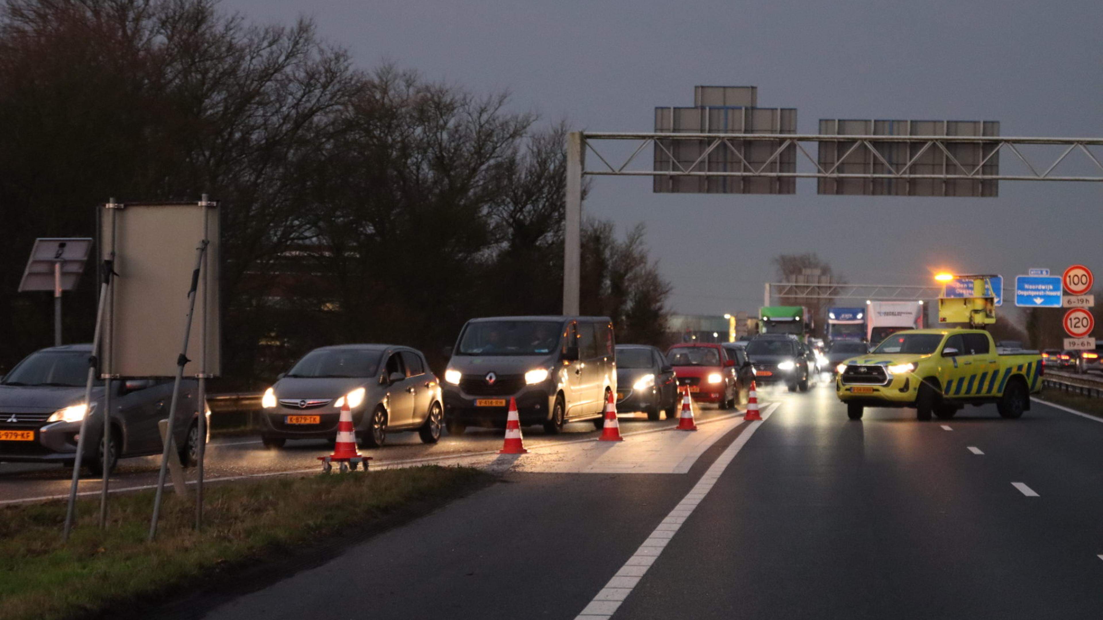 A44 tussen Sassenheim en Warmond dinsdagochtend dicht vanwege ongeval