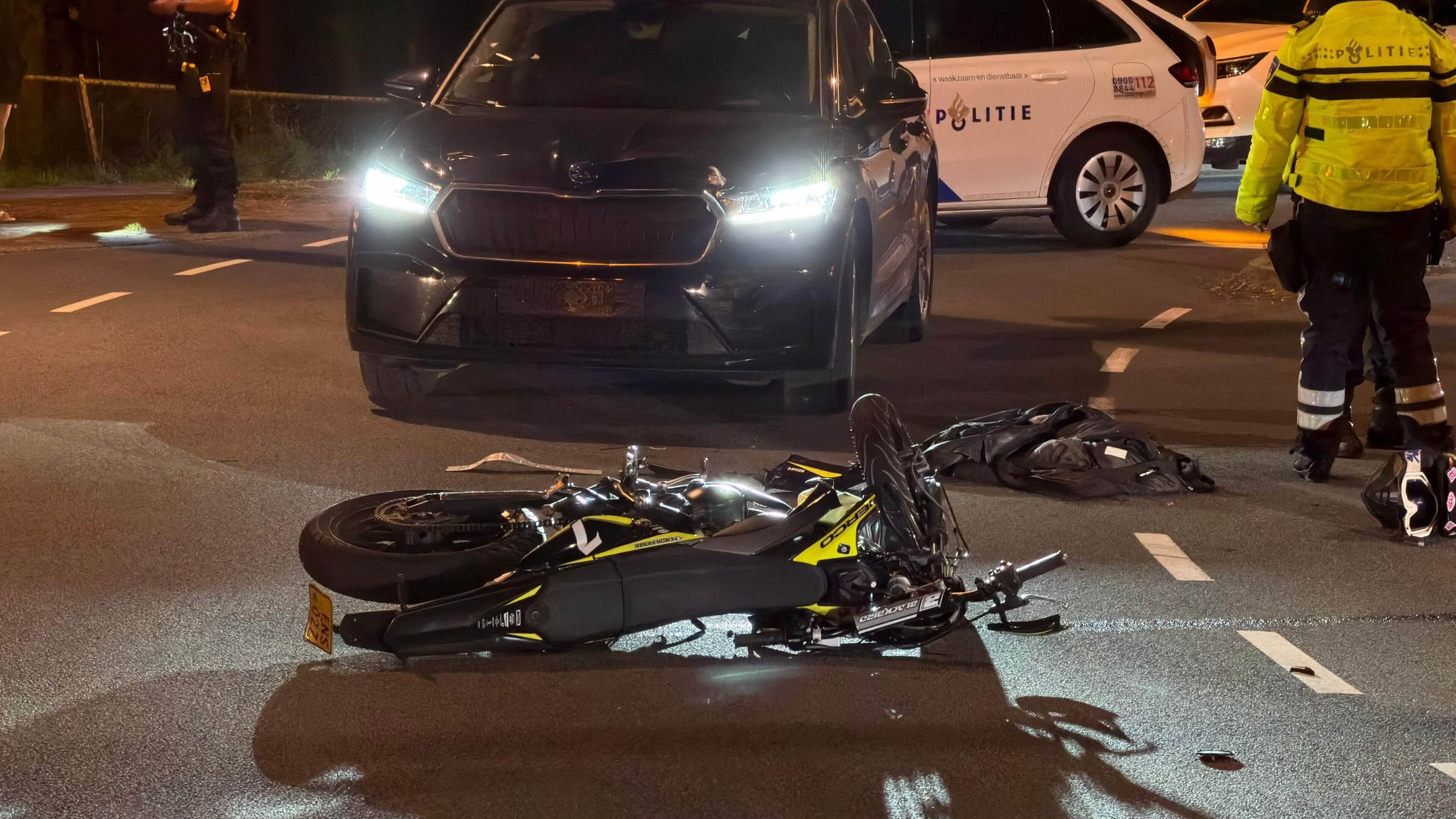 Brommerrijder raakt gewond bij botsing met auto in Oegstgeest. Brommerrijder raakt gewond bij botsing met auto in Oegstgeest.