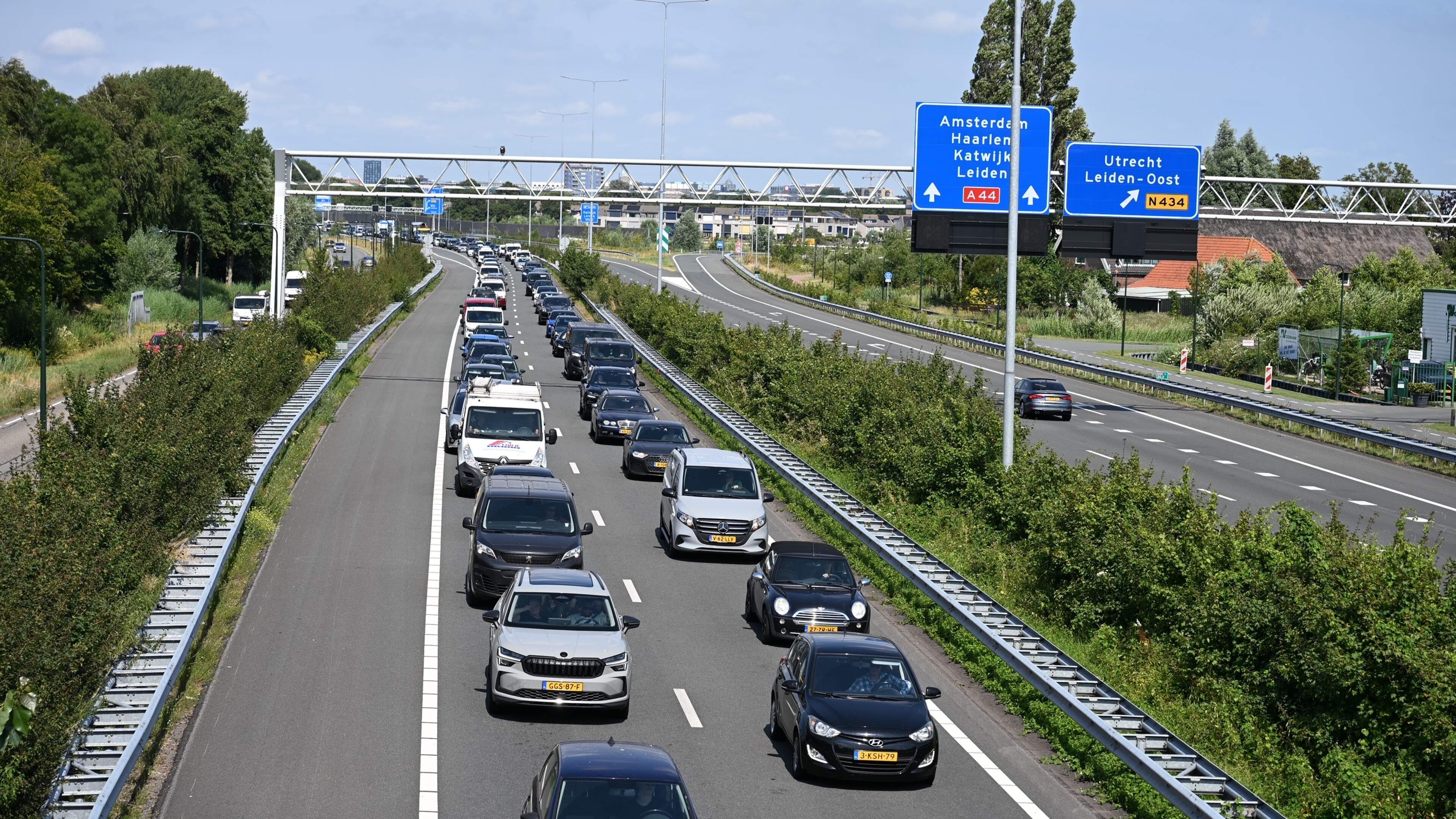 Flinke file door ongeval op N44 bij Wassenaar.