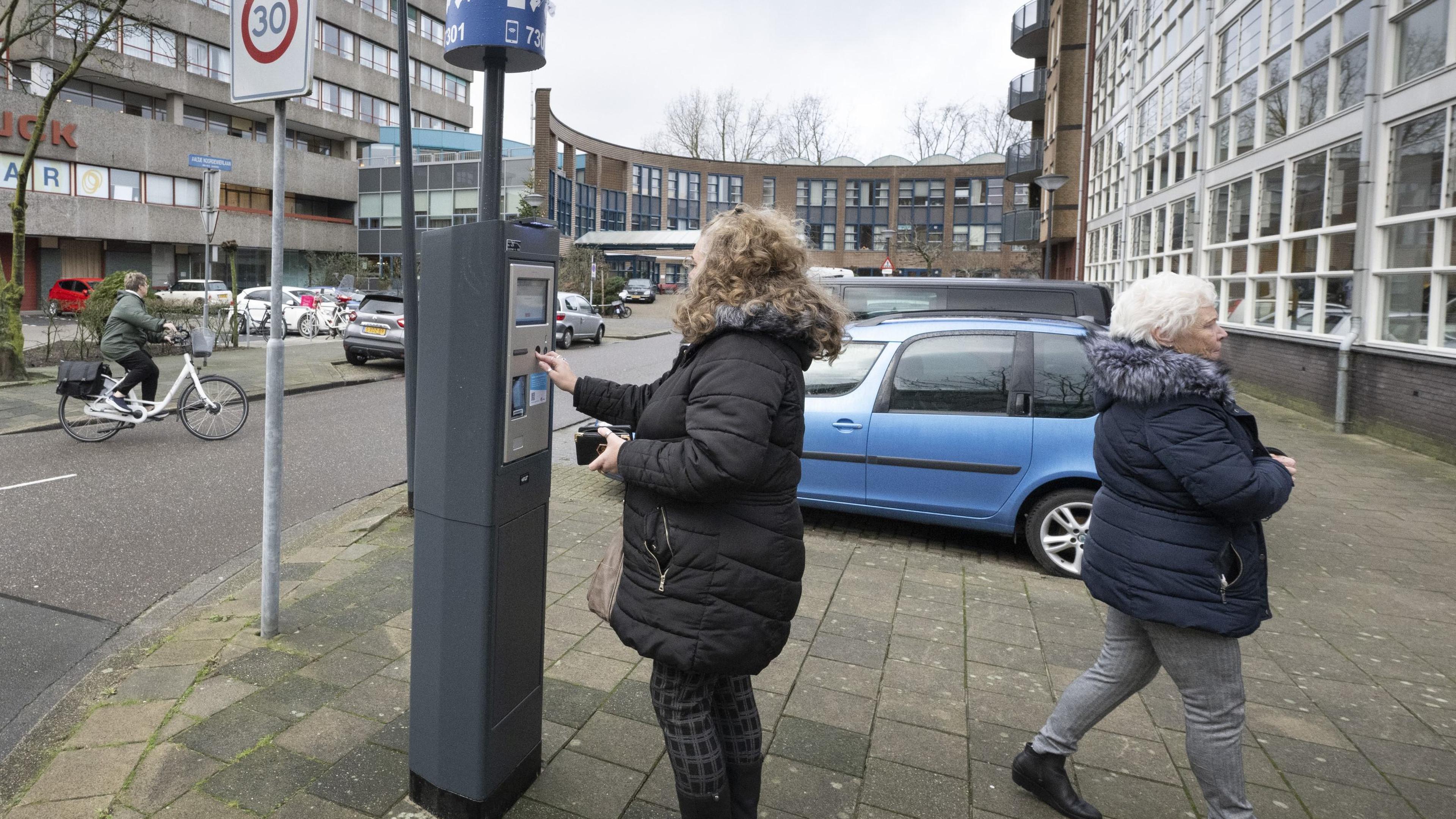 Klagen over het Leidse parkeerbeleid? Volgende week komt de ’parkeerpraatbus’ langs