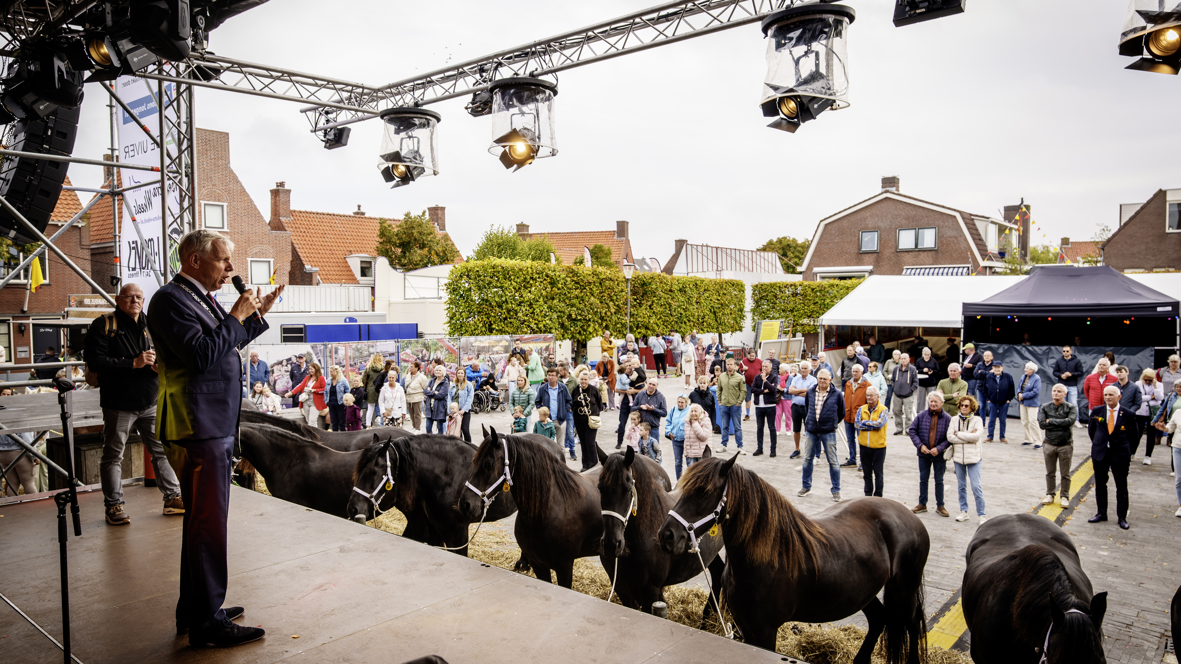 De 1078e Paardenmarkt in Valkenburg is er toch vooral voor de gezelligheid. ’Zeker niet de laatste k