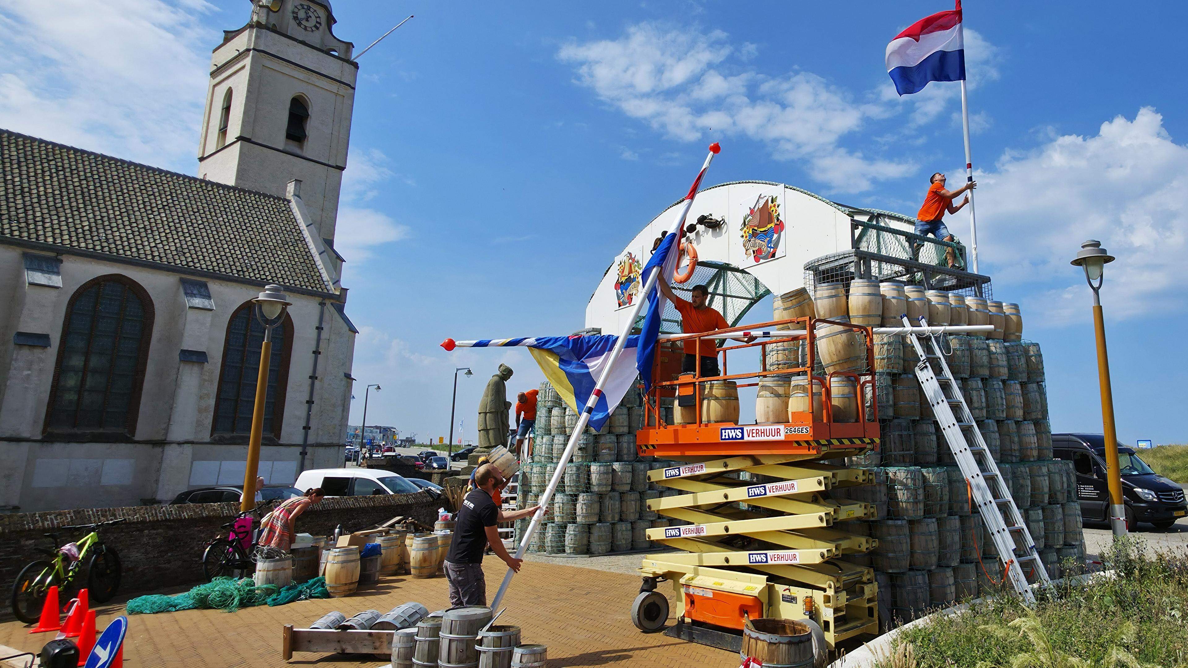 Tonnenpoort herrijst weer in Katwijk en vormt meteen de finish voor laatste Kippenloop