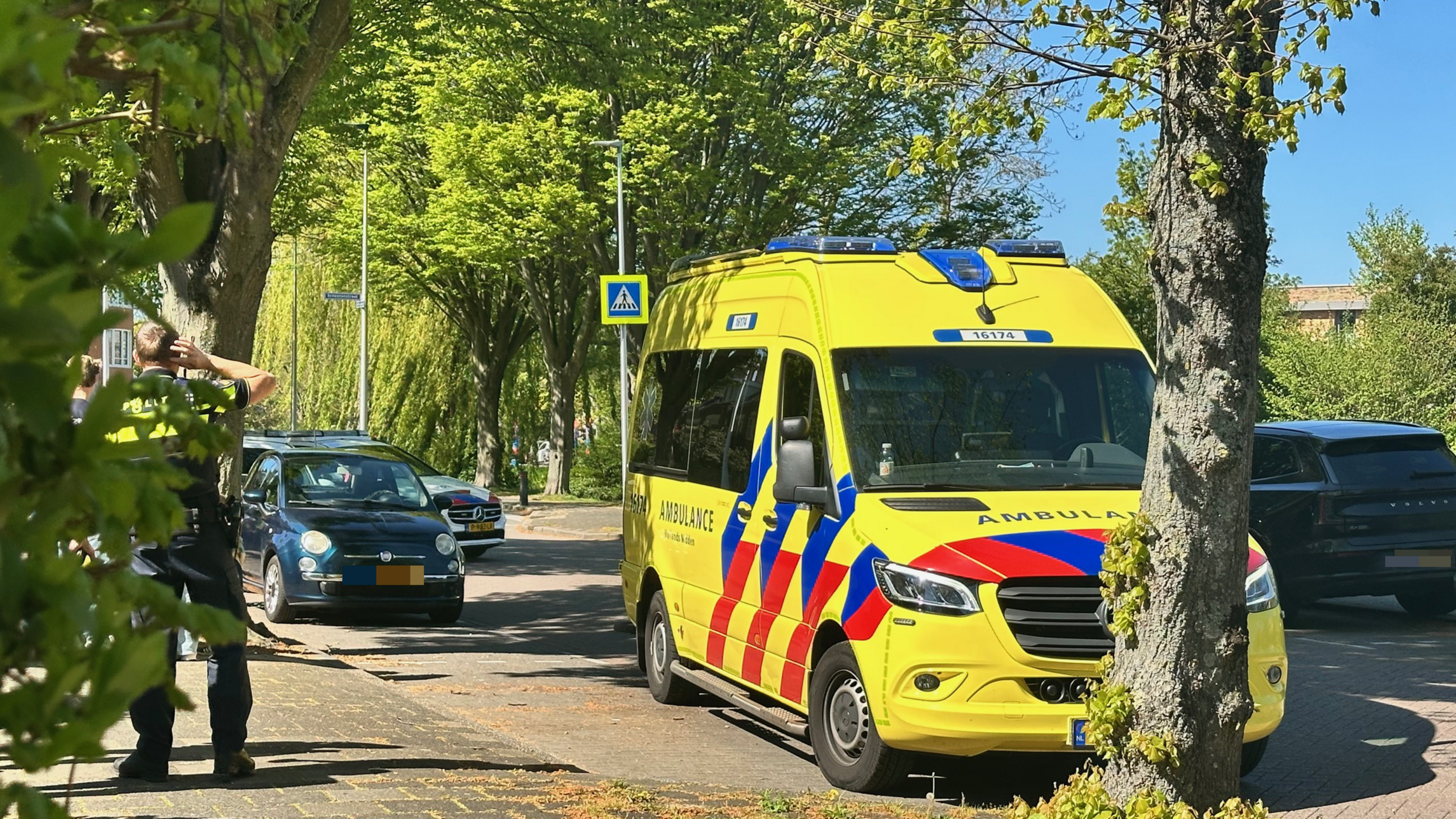 Zwaargewonde bij botsing tussen auto en fatbike in Steyl, per helikopter naar ziekenhuis.