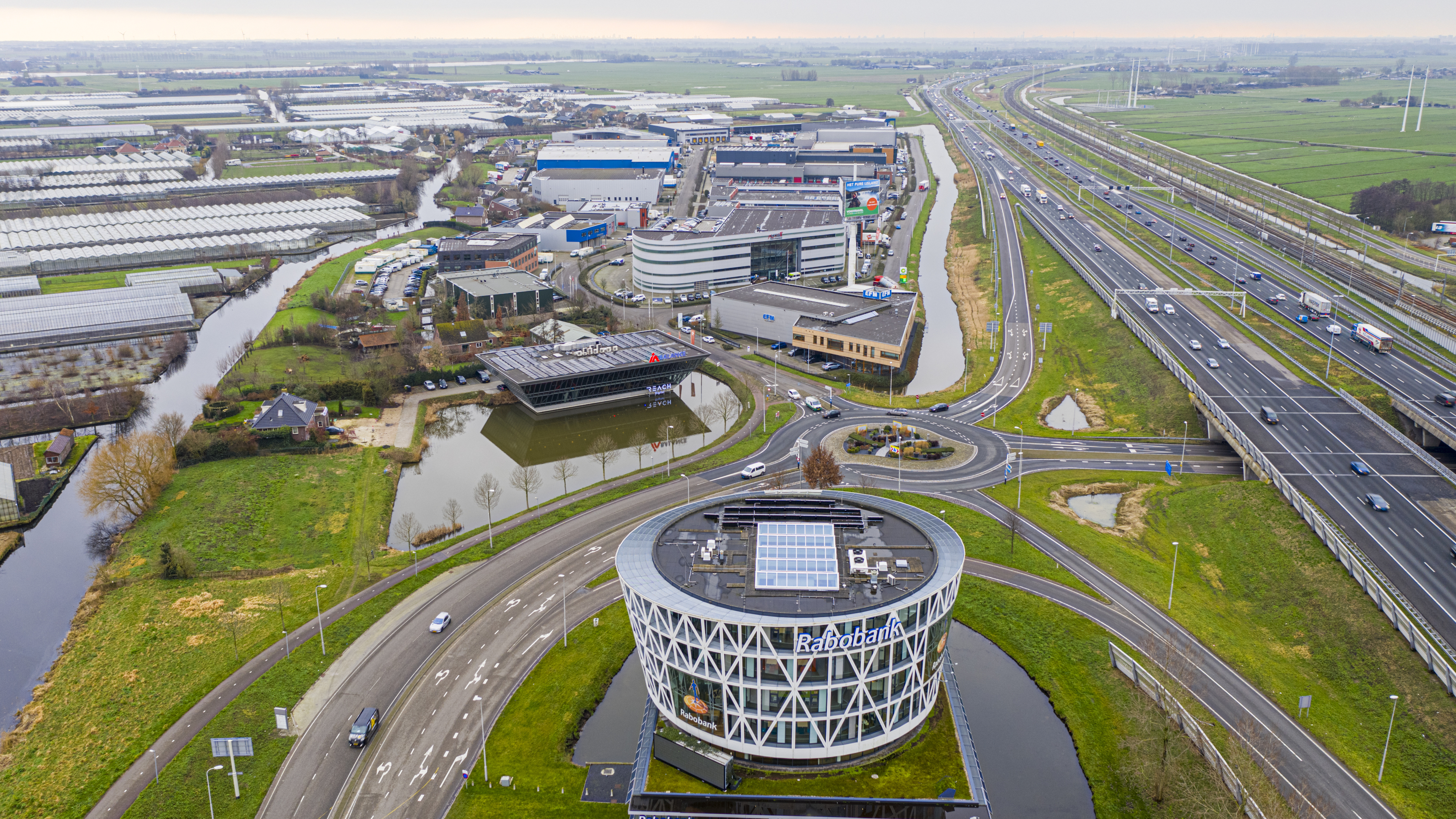 Rabobank ‘t Oog in Roelofarendsveen verkocht aan hotelier: ‘logische invulling zo vlak bij Schiphol’
