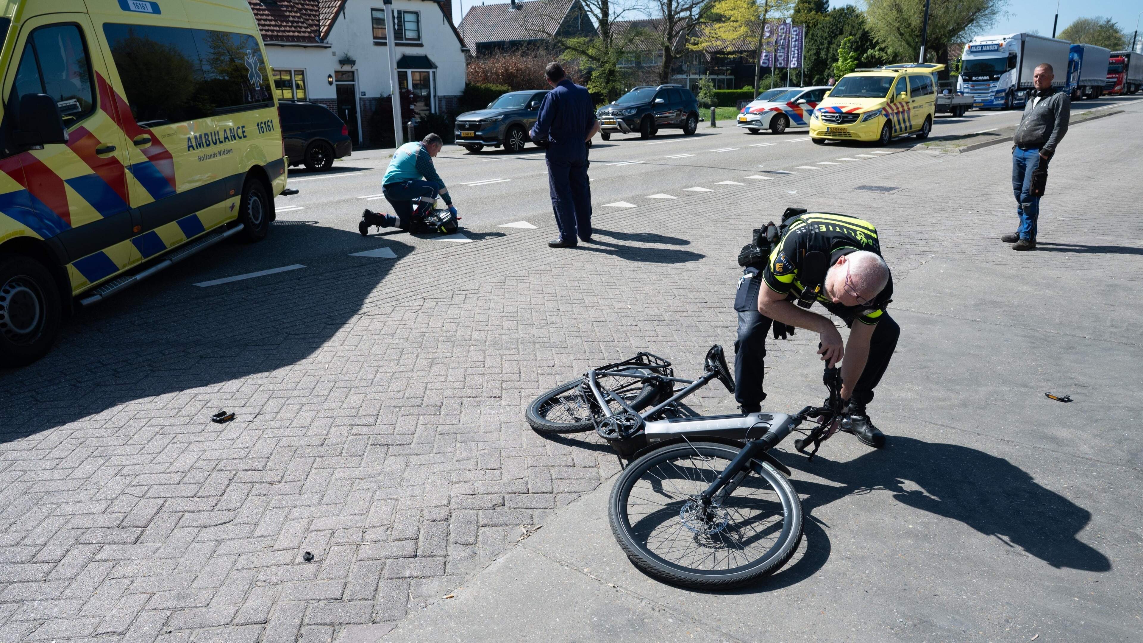 Fietser aangereden door vrachtauto.