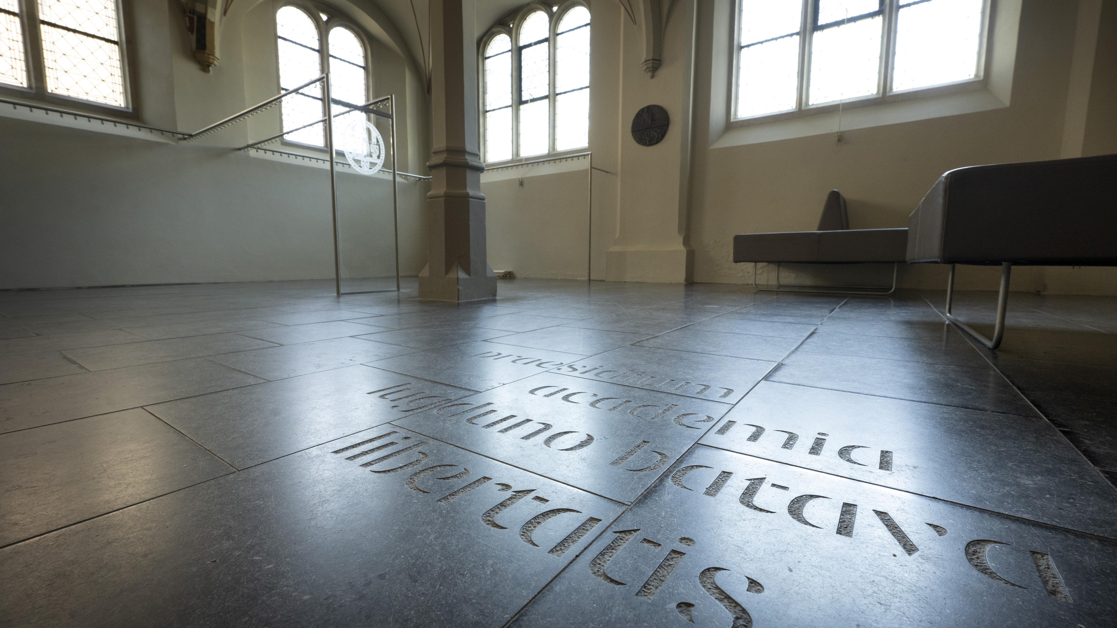 Het Academiegebouw is sinds 1581 het hart van de Leidse universiteit, met al zijn symboliek en ritue
