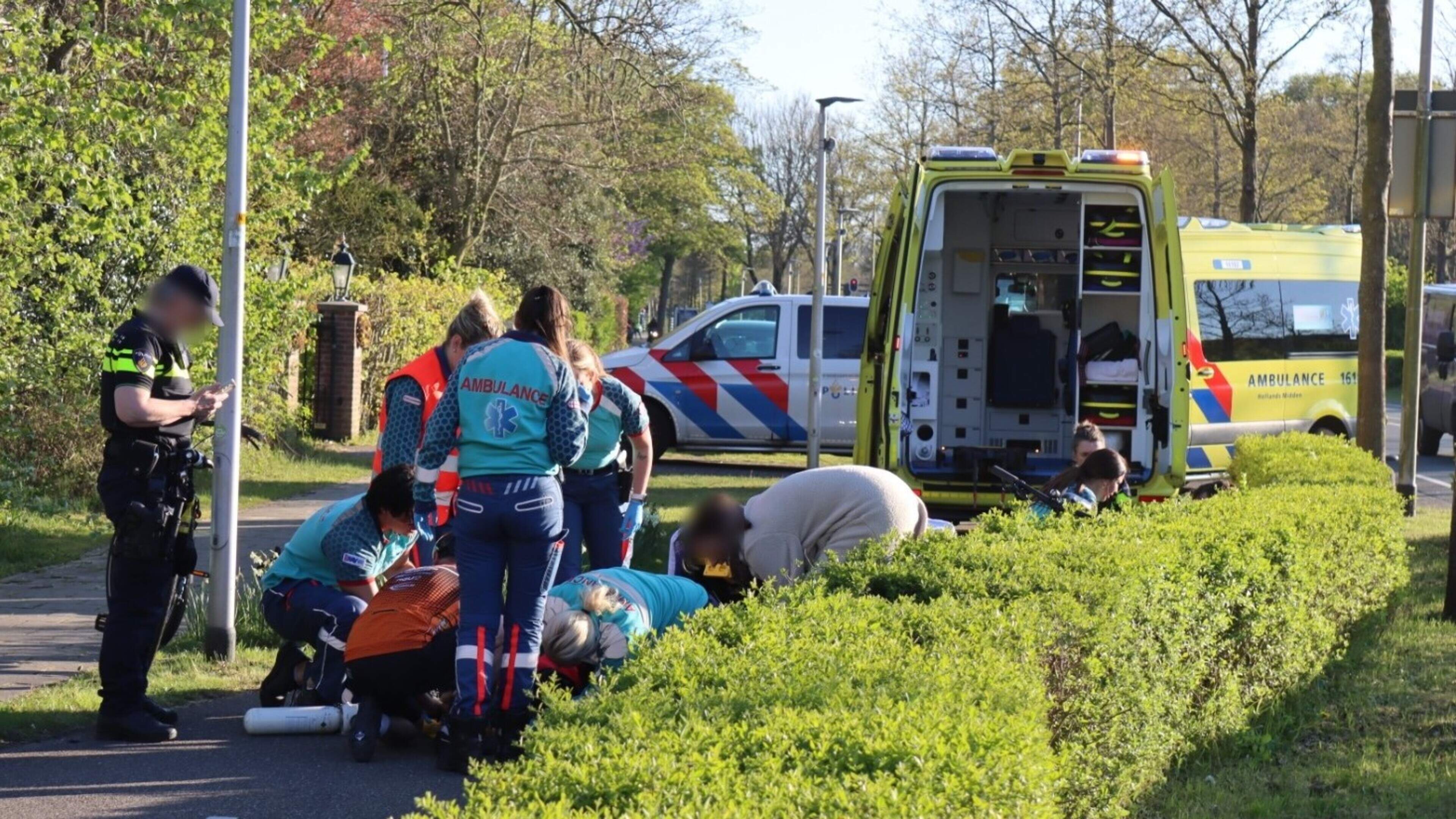 Zwaargewonde bij botsing tussen fietsers in Noordwijk.