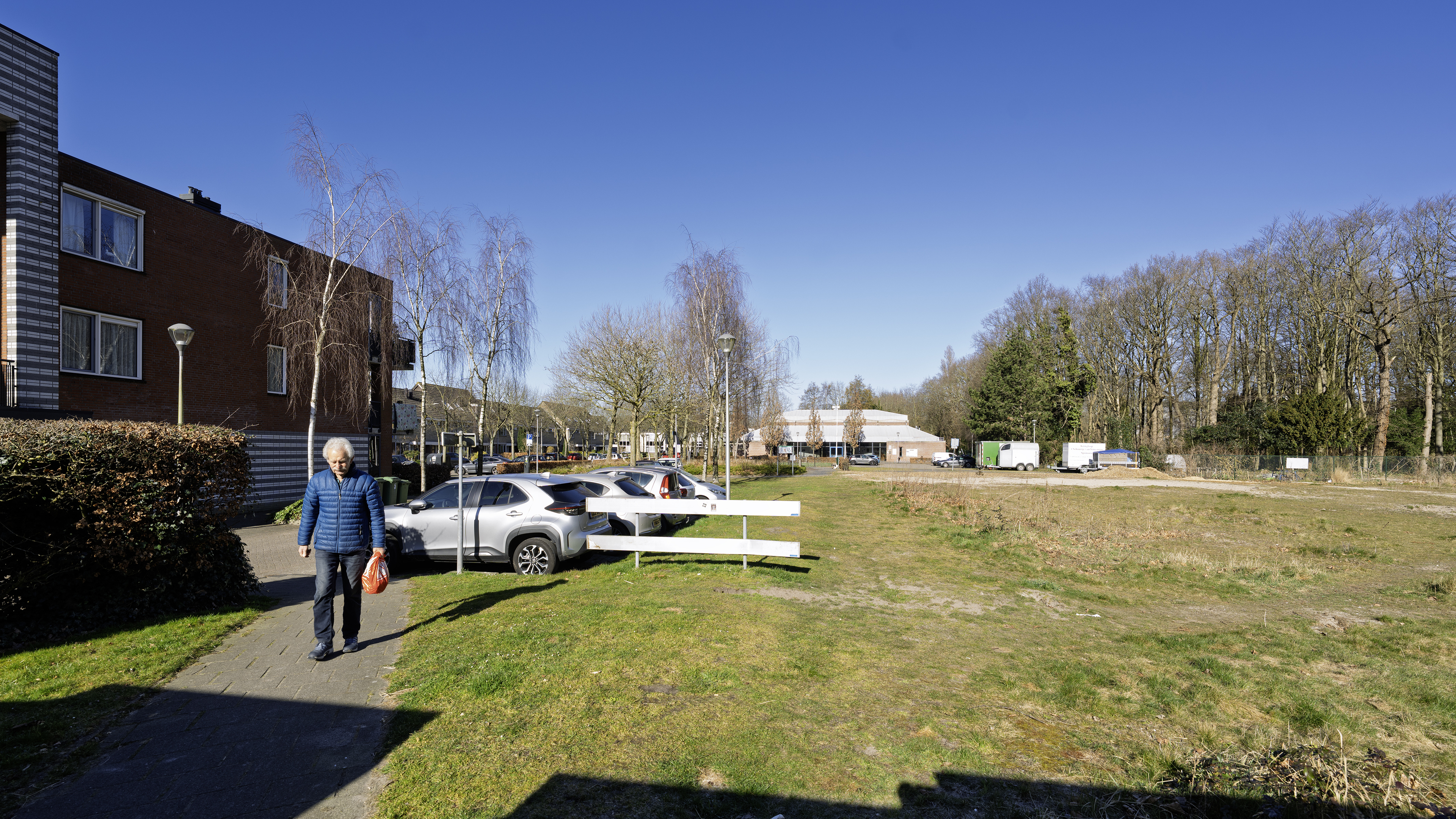 Braakliggend Warmonds terreintje wacht al een tijd op appartementen. ’We kunnen niet plaatsen waarom