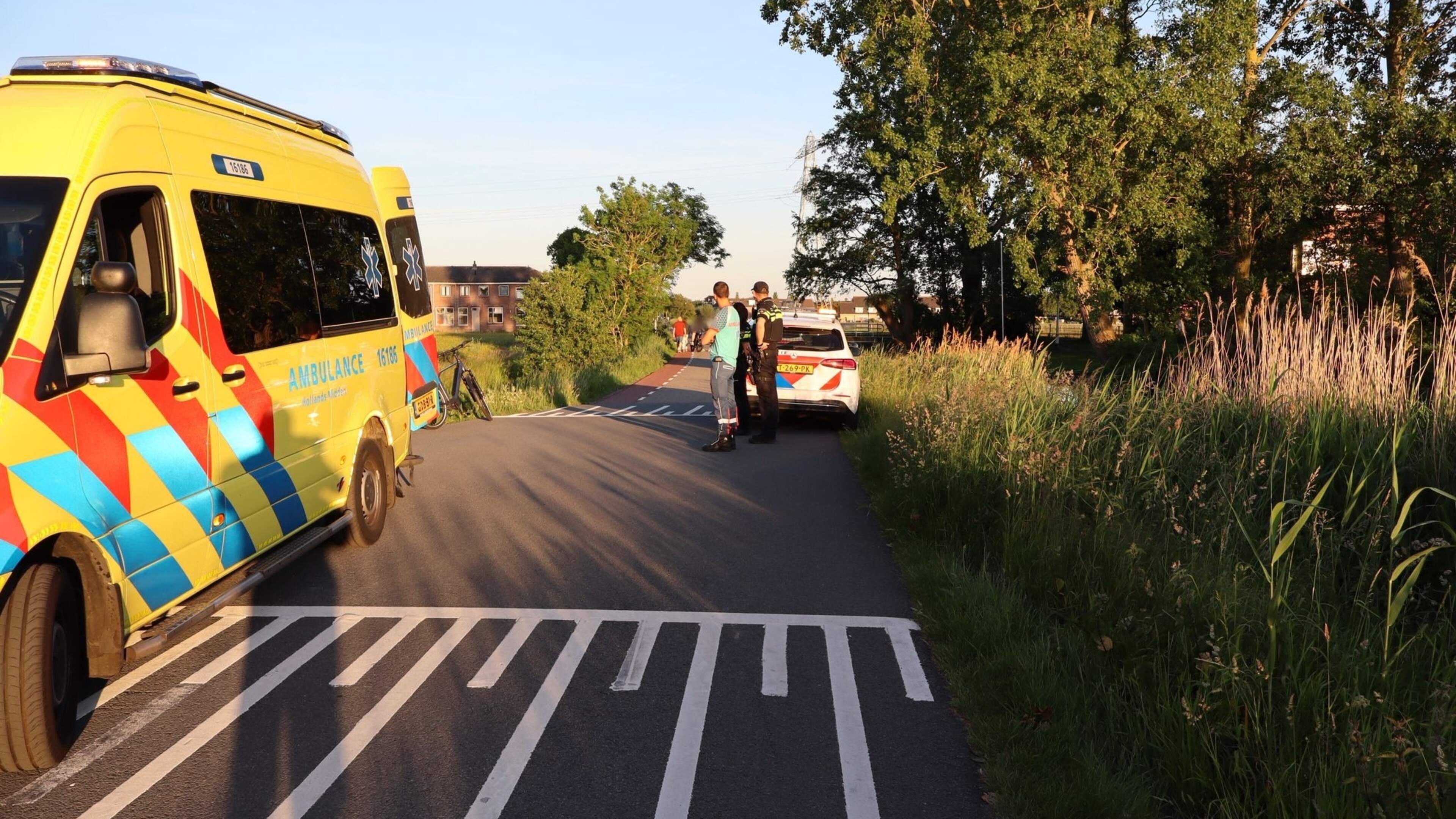 Twee gewonden bij botsing tussen fietser en scooter Sluis.