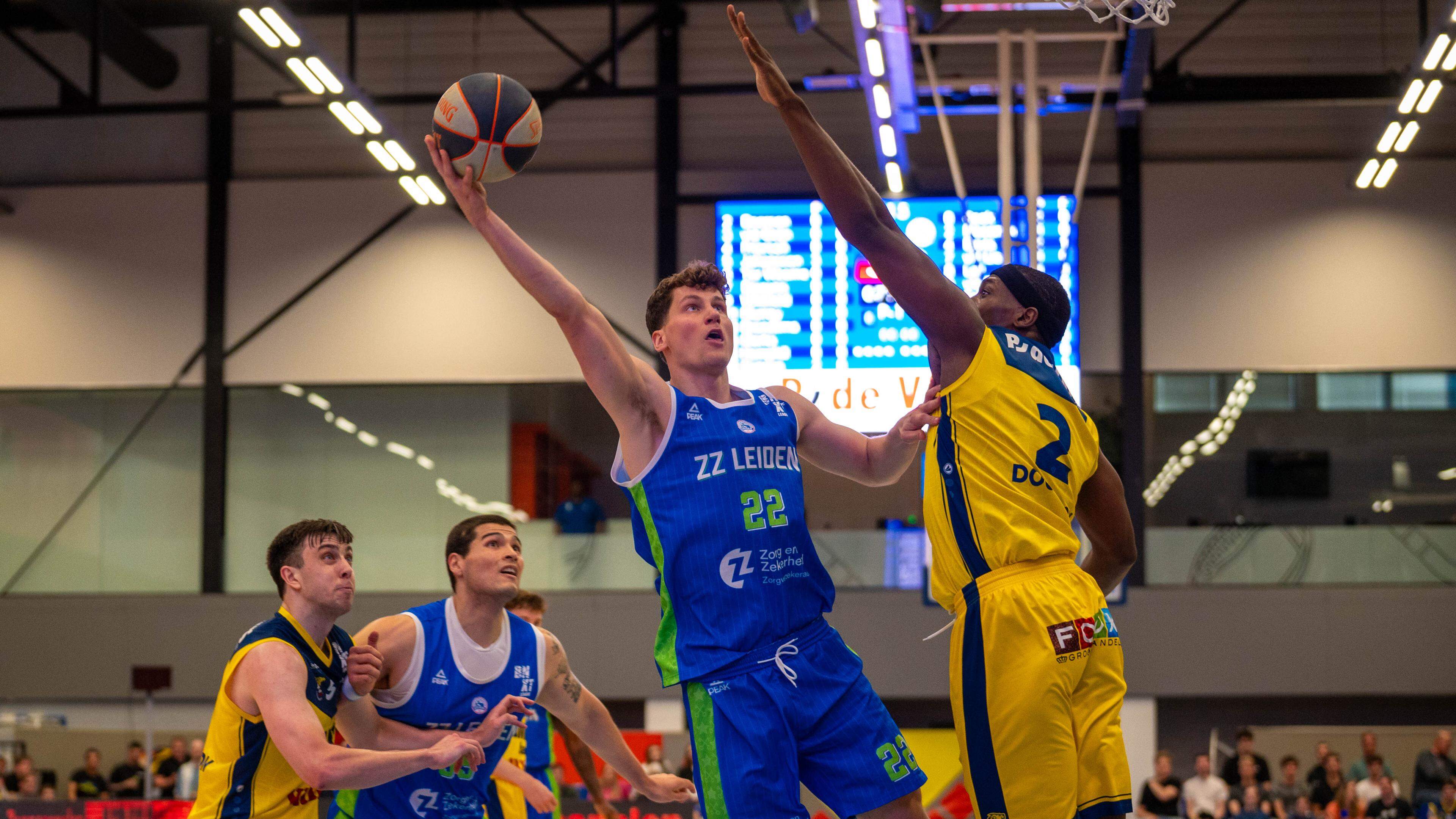 ZZ Leiden is in de play-offs wel strijdbaar en pakt thuisvoordeel af van Leeuwarden