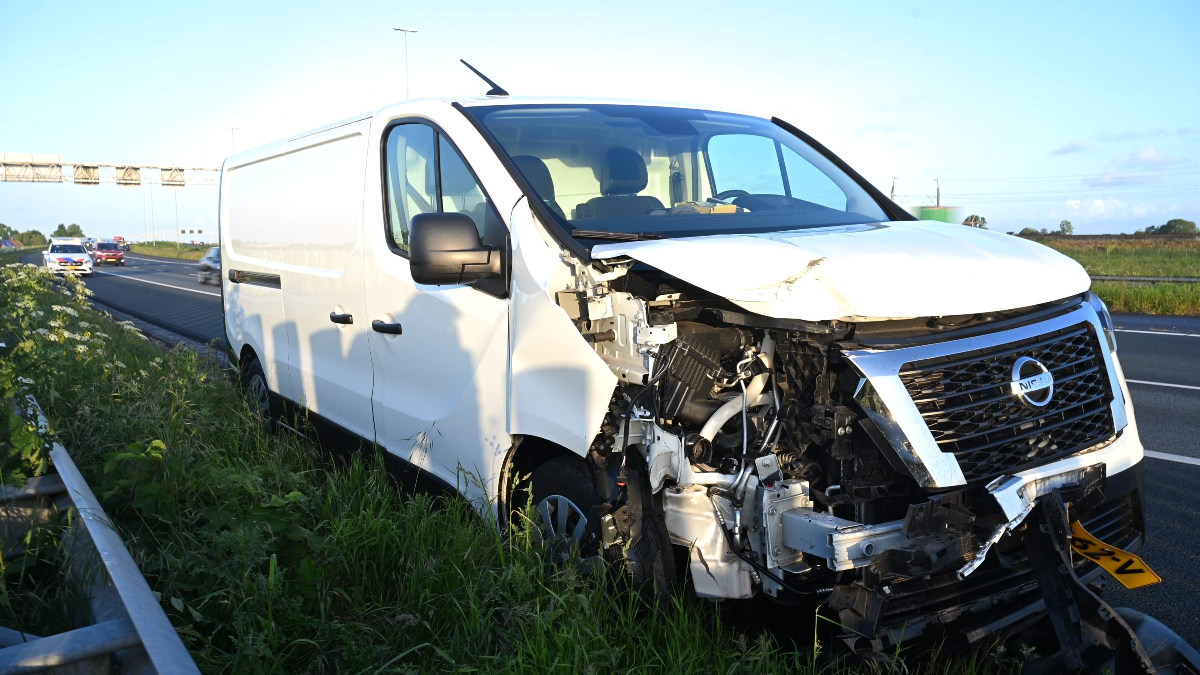 Ongeval bij Noordtunnel zorgt voor lange file op A15 bij Alblasserdam; uur vertraging. Ongeval bij Noordtunnel zorgt voor lange file op A15 bij Alblasserdam; uur vertraging.