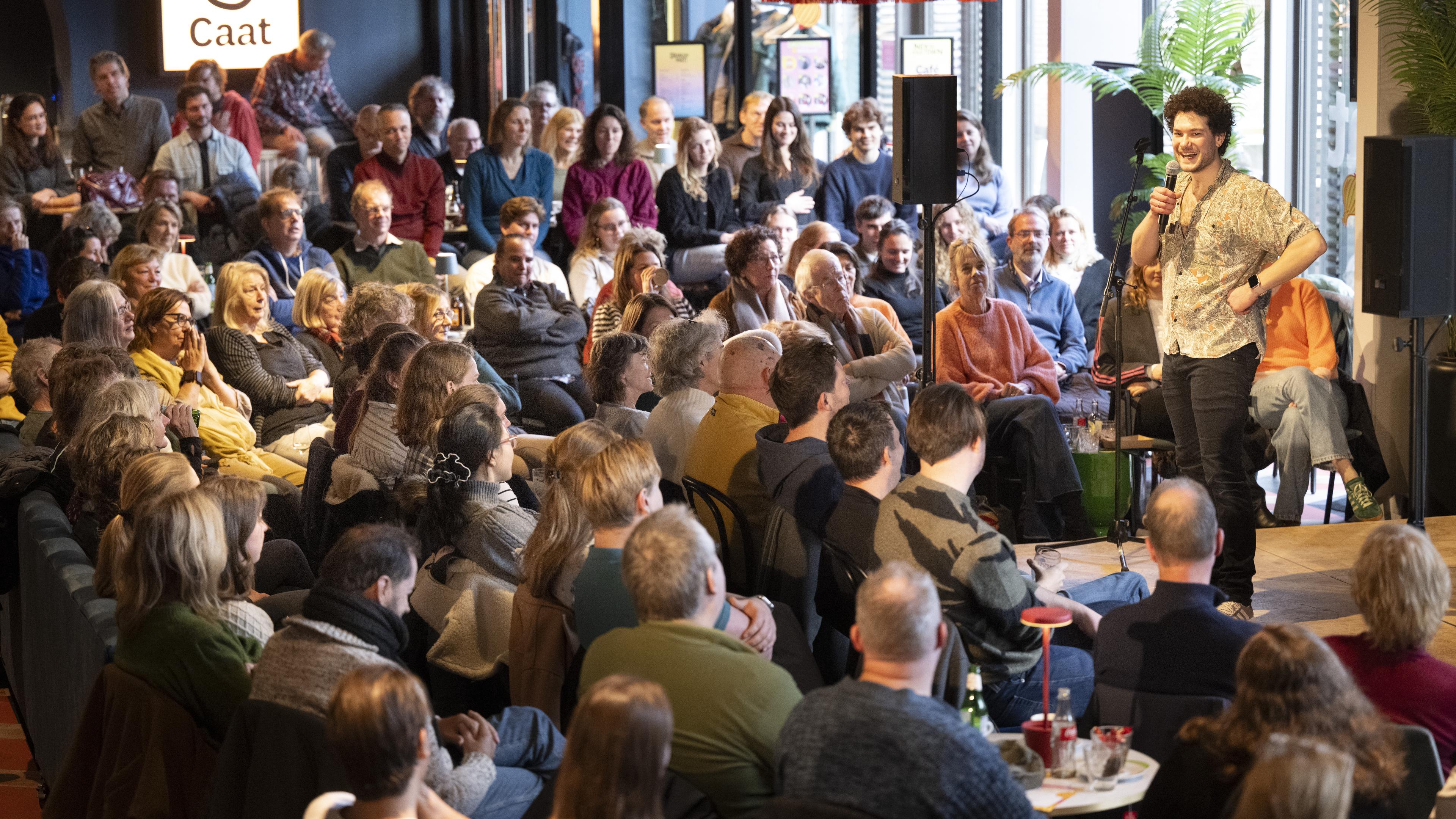Crowdfunding voor podium in Café Caat van Leidse Stadsgehoorzaal