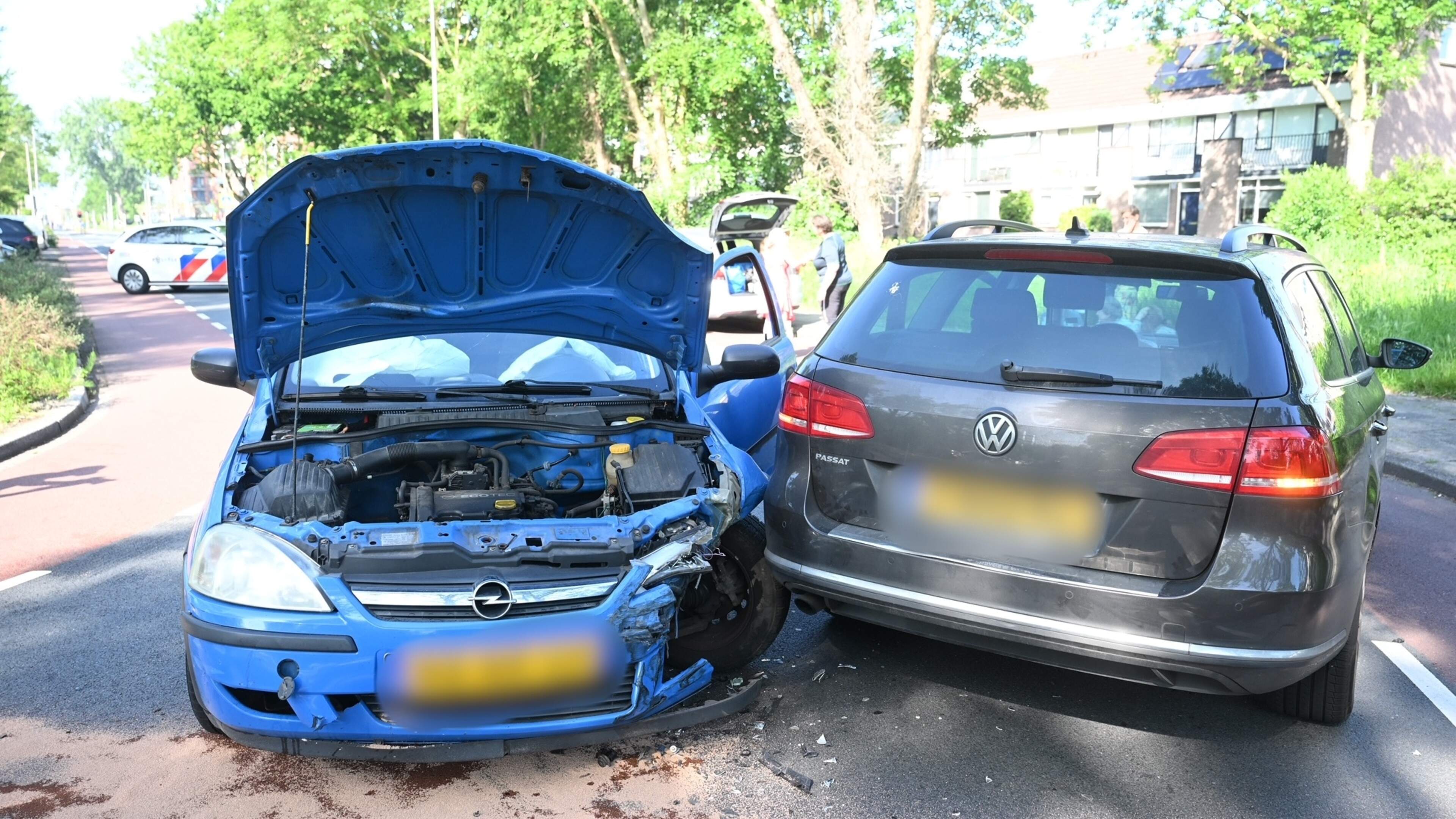 Persoon naar ziekenhuis na aanrijding in Leiderdorp. Persoon naar ziekenhuis na aanrijding in Leiderdorp.