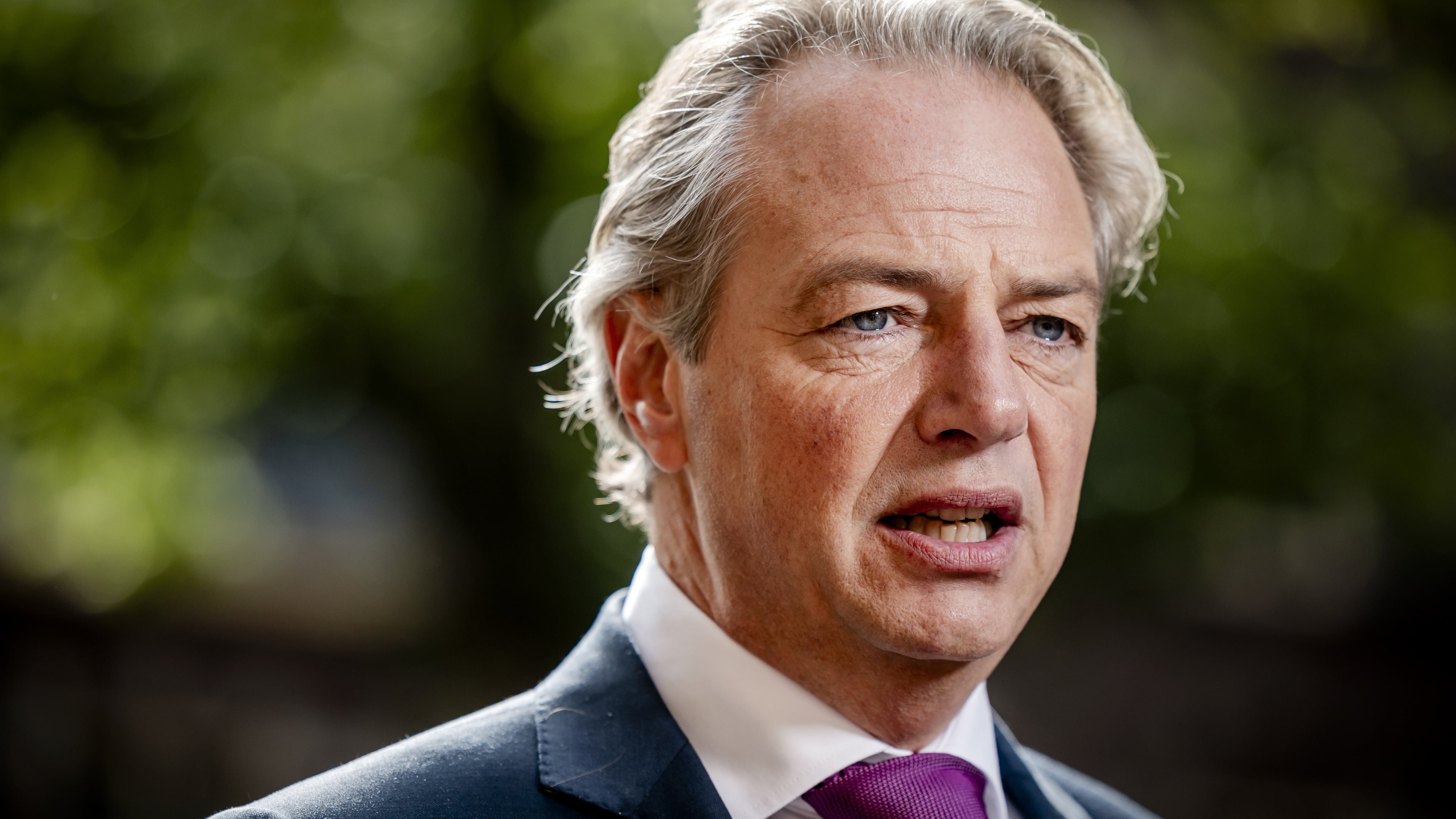 Als eerste door de Corbulotunnel, maar dan snijdt een vrachtwagen van