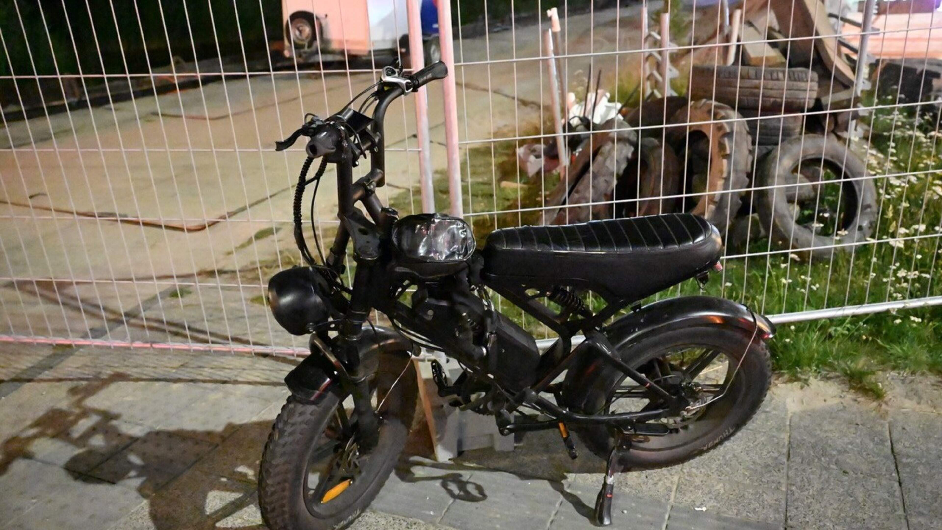 Jongen op fatbike gewond bij botsing met auto in Leiden.
