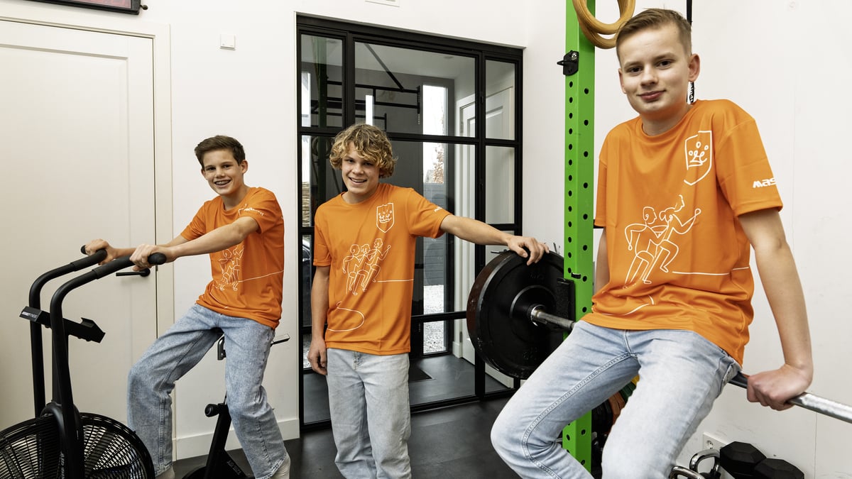 Bram (15) uit Lisse genas van een hersentumor en zamelt met vrienden