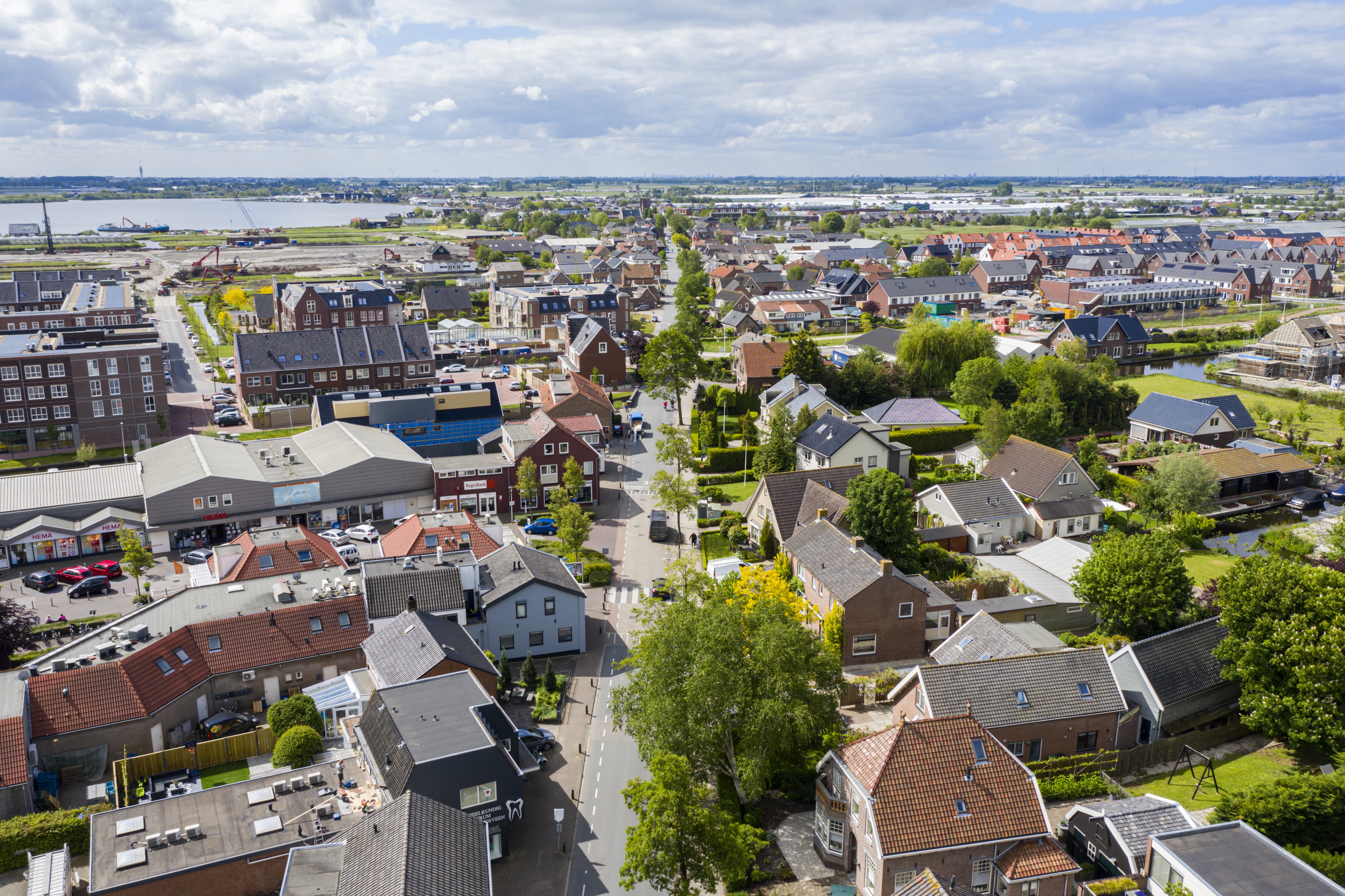 Brandbrief over onveilig Noordeinde Roelofarendsveen. Bewoners: ’Neem nú maatregelen’
