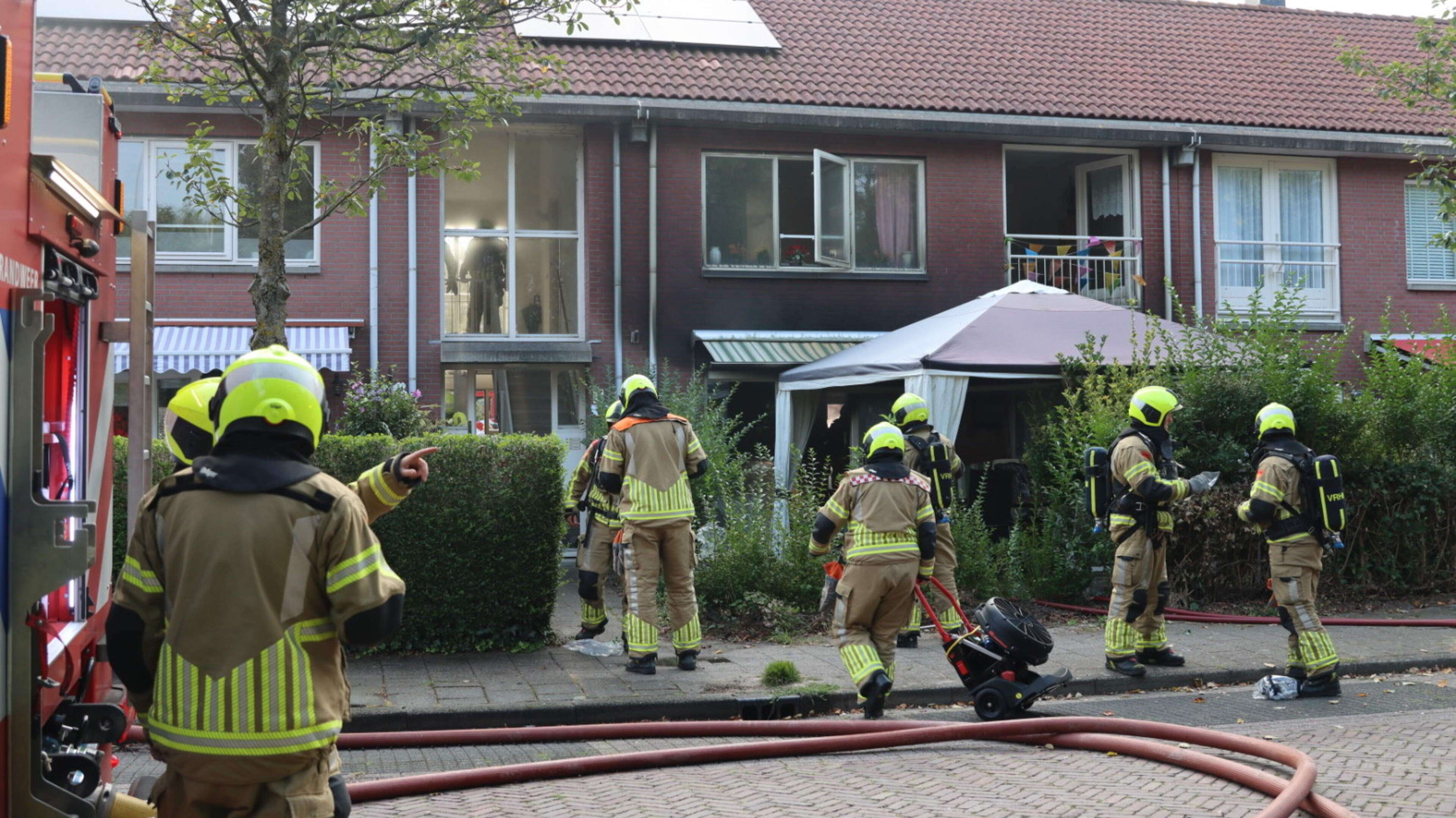 Vier gewonden bij grote brand in woning Katwijk, hulpdiensten groots uitgerukt