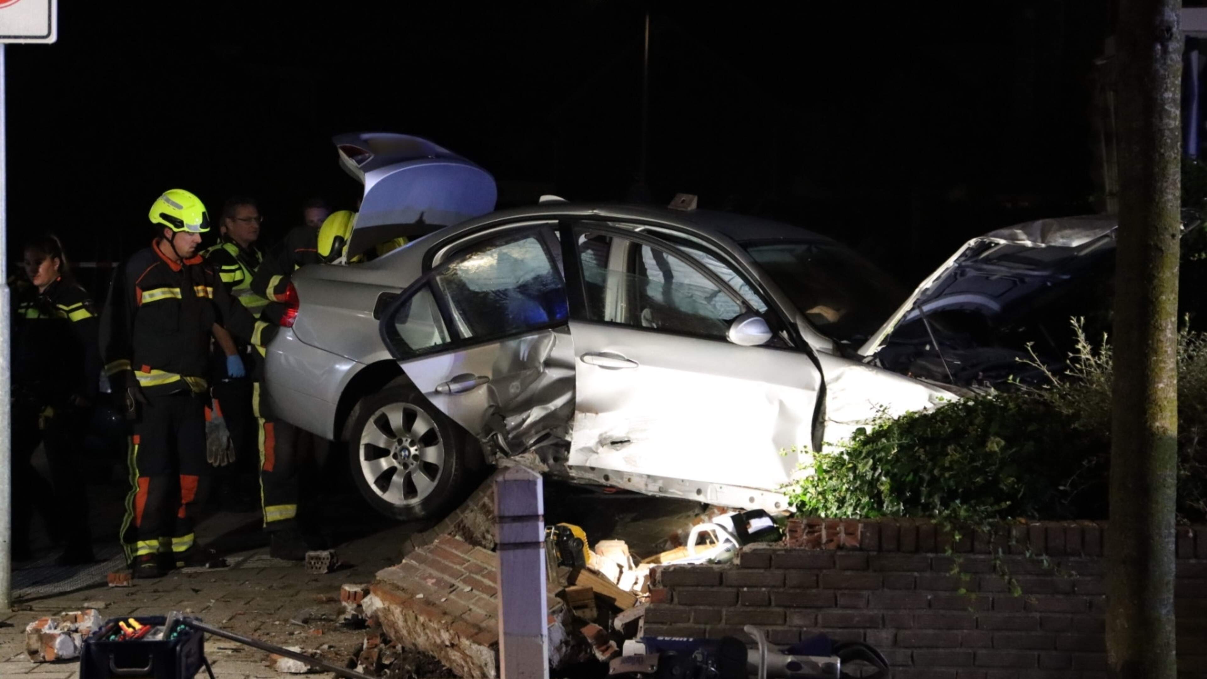 Vier gewonden en veel schade bij zware aanrijding in Rijnsburg