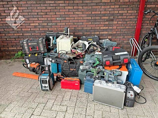 Lading gestolen gereedschap gevonden in de bosjes bij Hoogmade, politie zoekt eigenaren