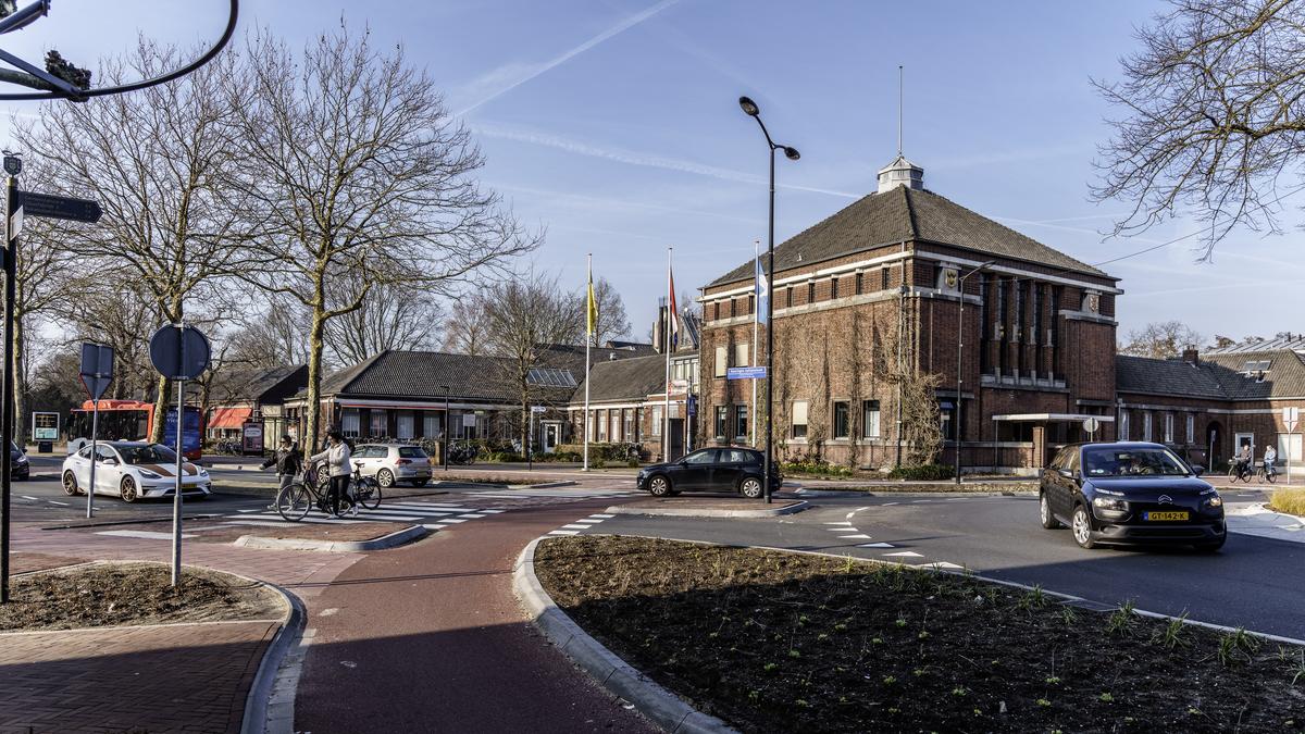 Heerst er een 'Voorschotense ziekte', en is een nieuw gemeentehuis het medicijn?