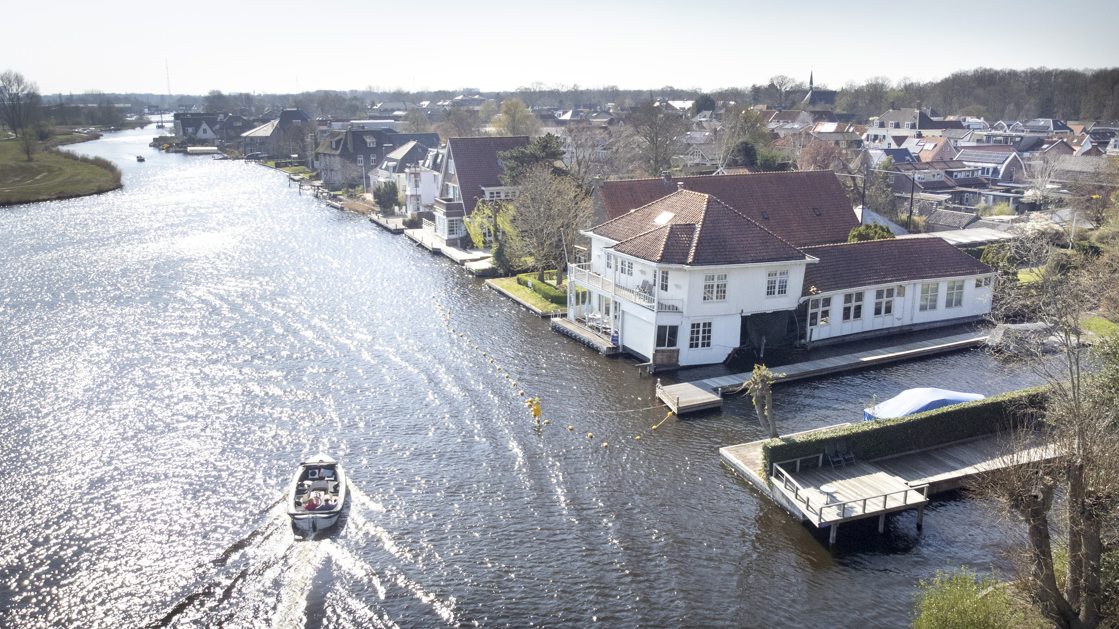 Vorig jaar deels ingestorte Warmondse villa te koop. Vraagprijs: 3,45 miljoen euro