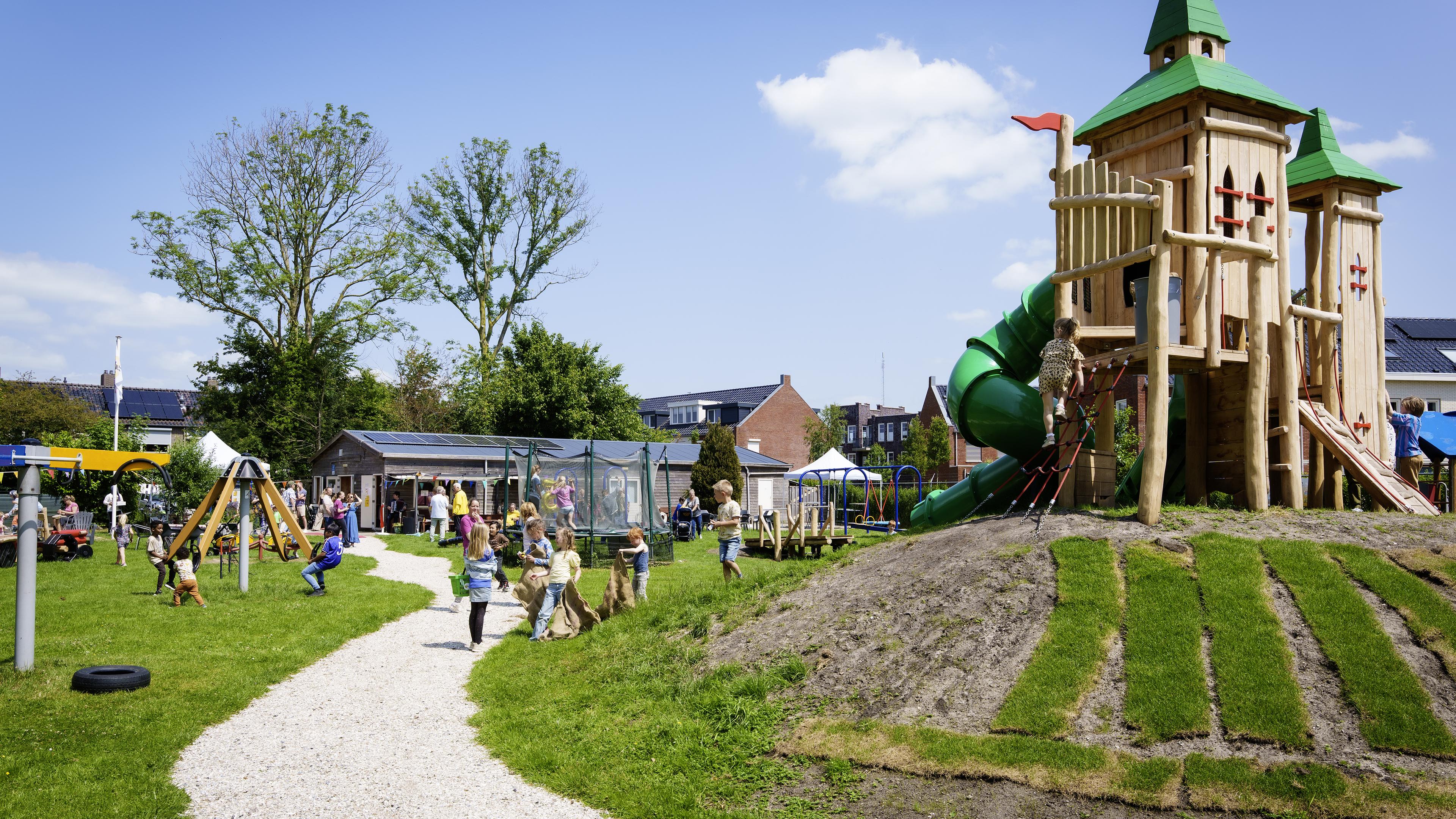 Speeltuinvereniging Bijdorp in Sassenheim viert 65-jarig jubileum én opent vernieuwde speeltuin: ’Di