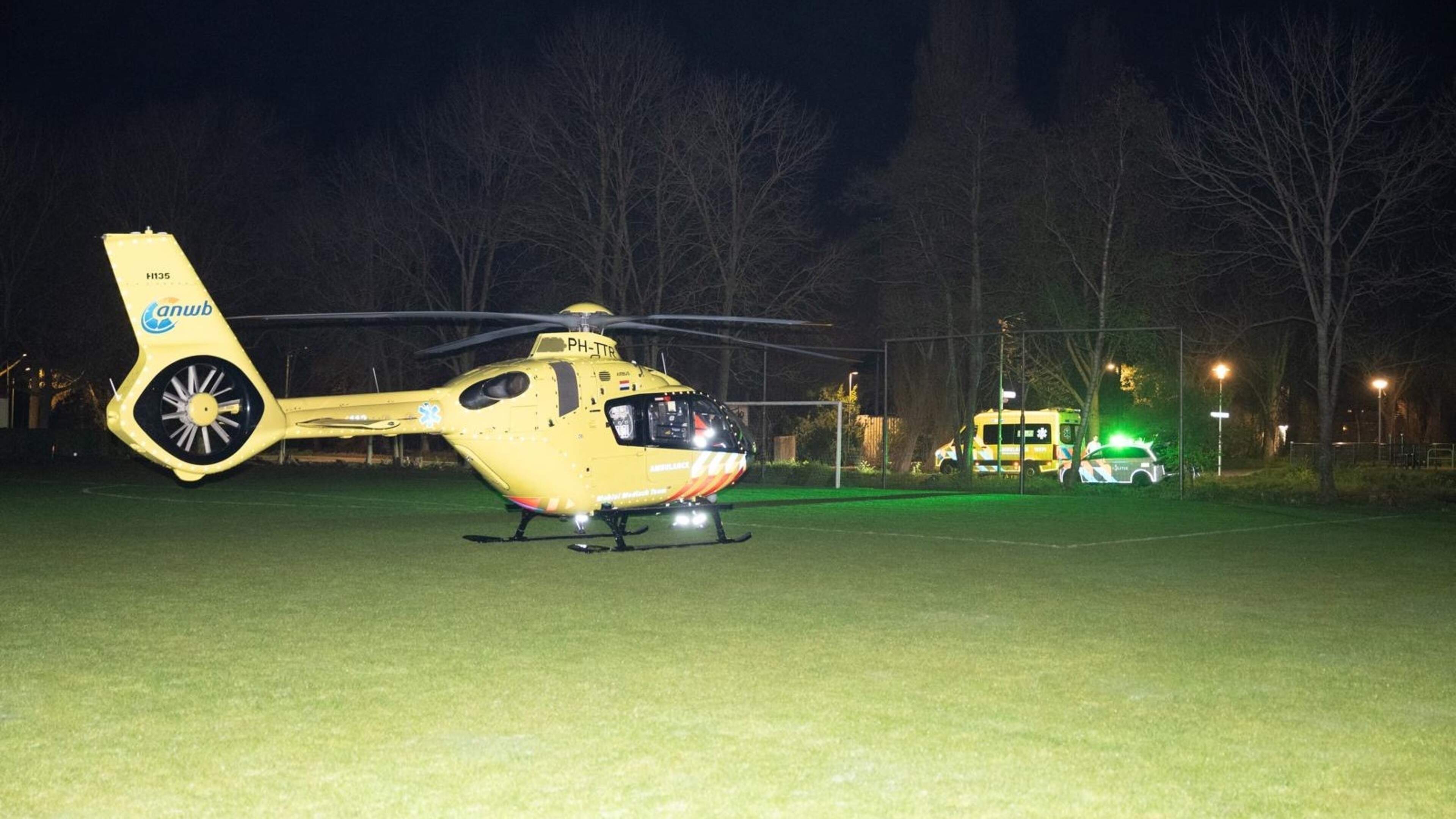 Fietser zwaargewond bij ongeval in Hazerswoude-Dorp, traumahelikopter ingezet.
