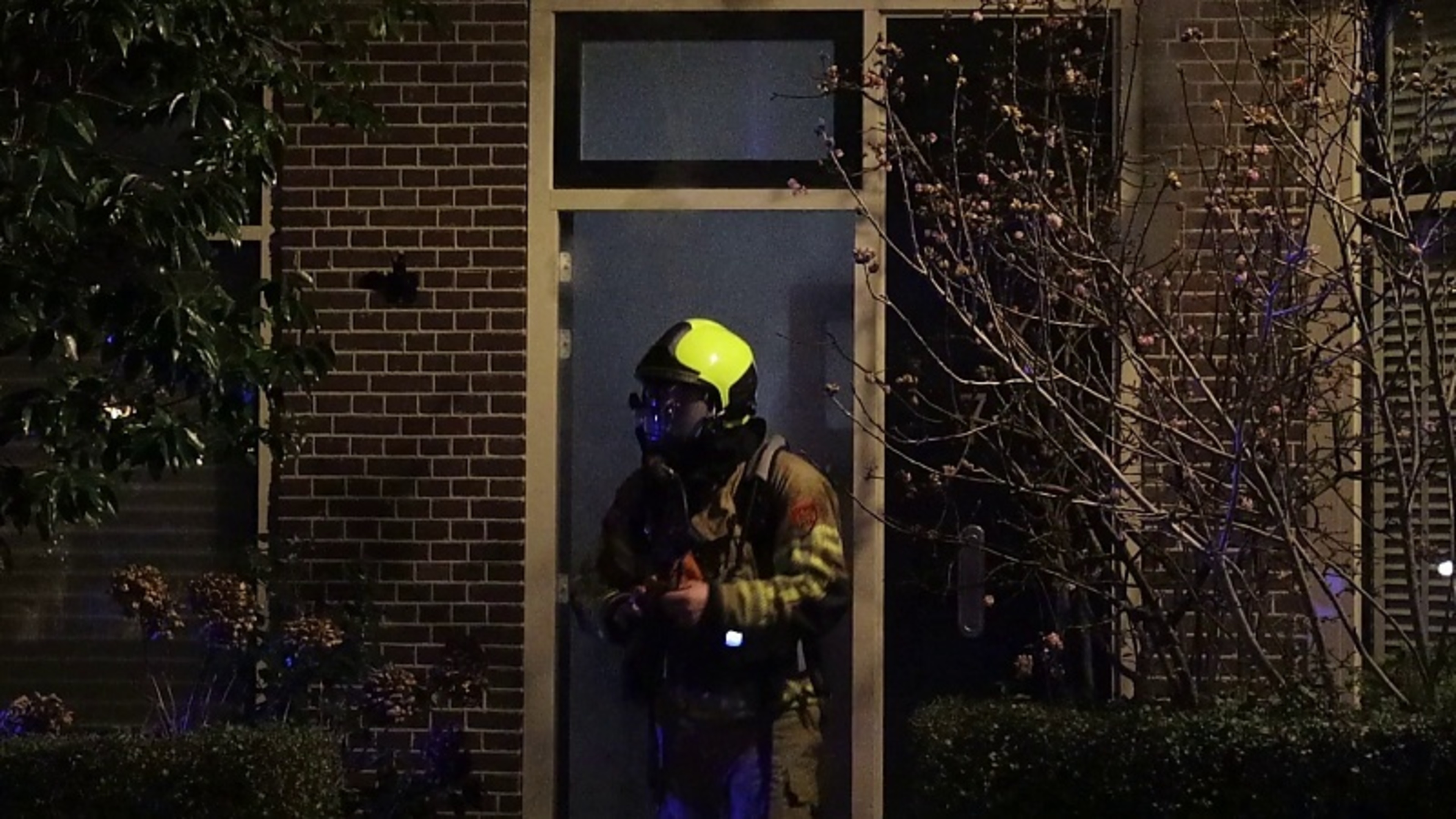 Kat gered uit brandende woning vol rook in Rijnsburg