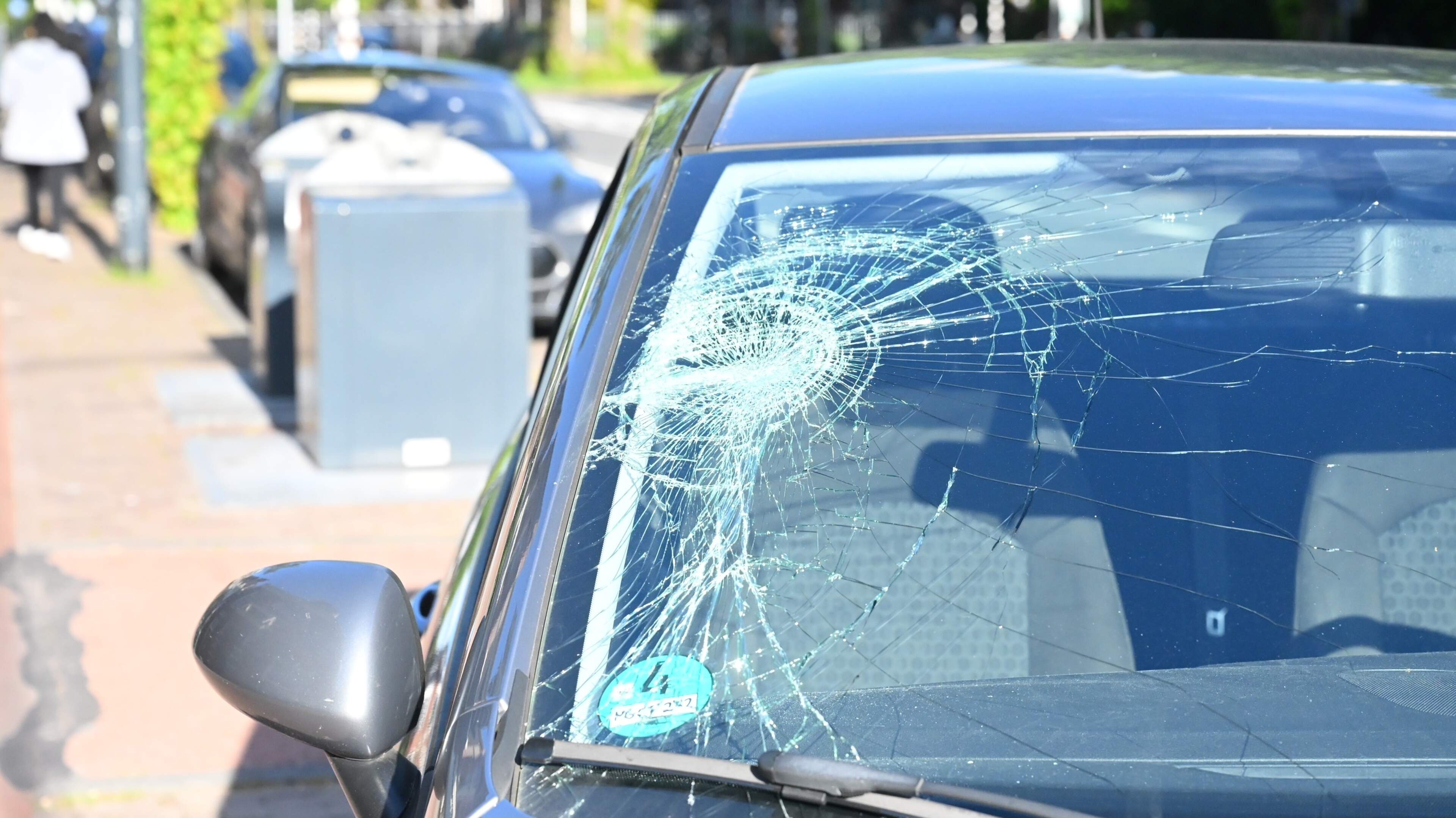 Aanrijding tussen bezorger op fiets en auto, bezorger naar ziekenhuis.
