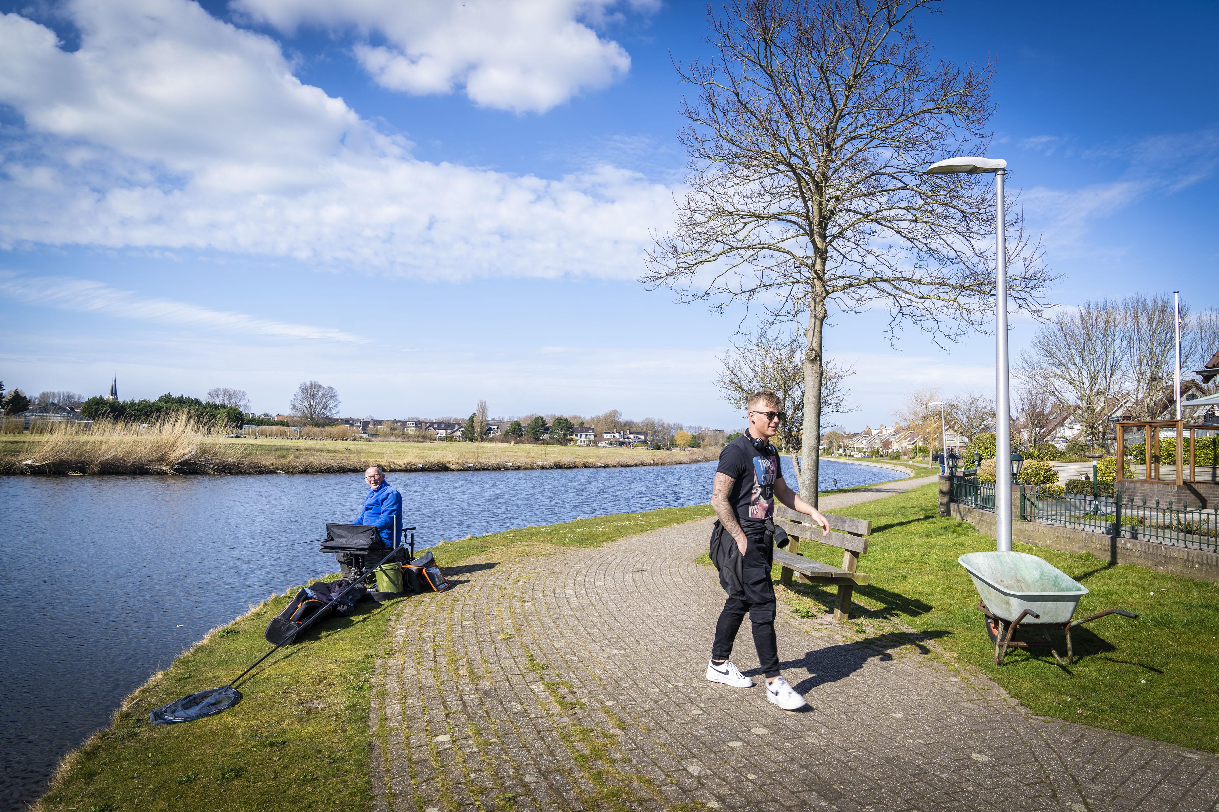 Bewoners langs Additioneel Kanaal in Rijnsburg richten actiegroep op tegen kassenbouw op Kwakelwei: 