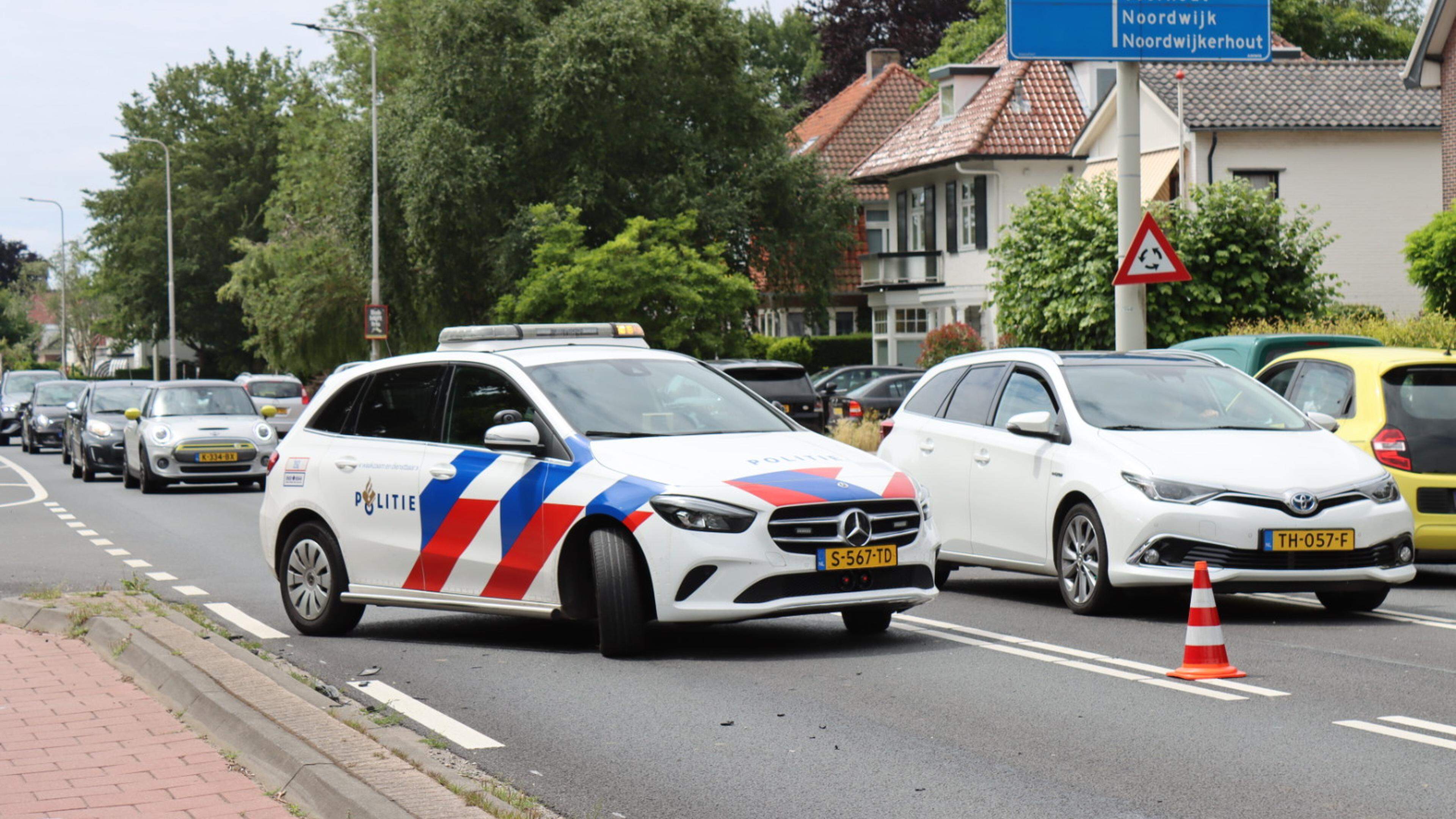 Twee auto’s betrokken bij botsing in Sassenheim