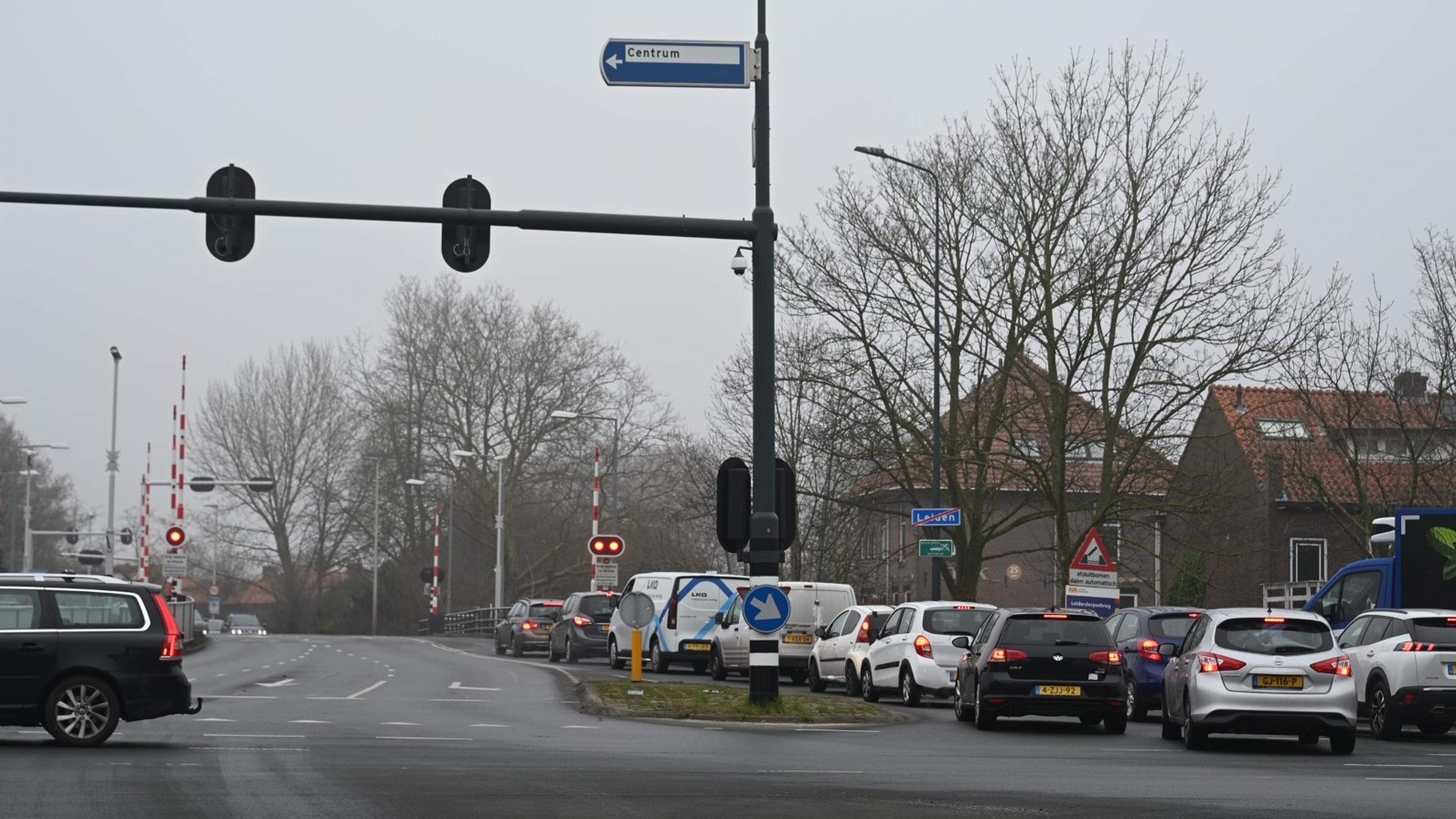 Storing in Leiderdorpsebrug en Wilhelminabrug in Leiden verholpen [update]