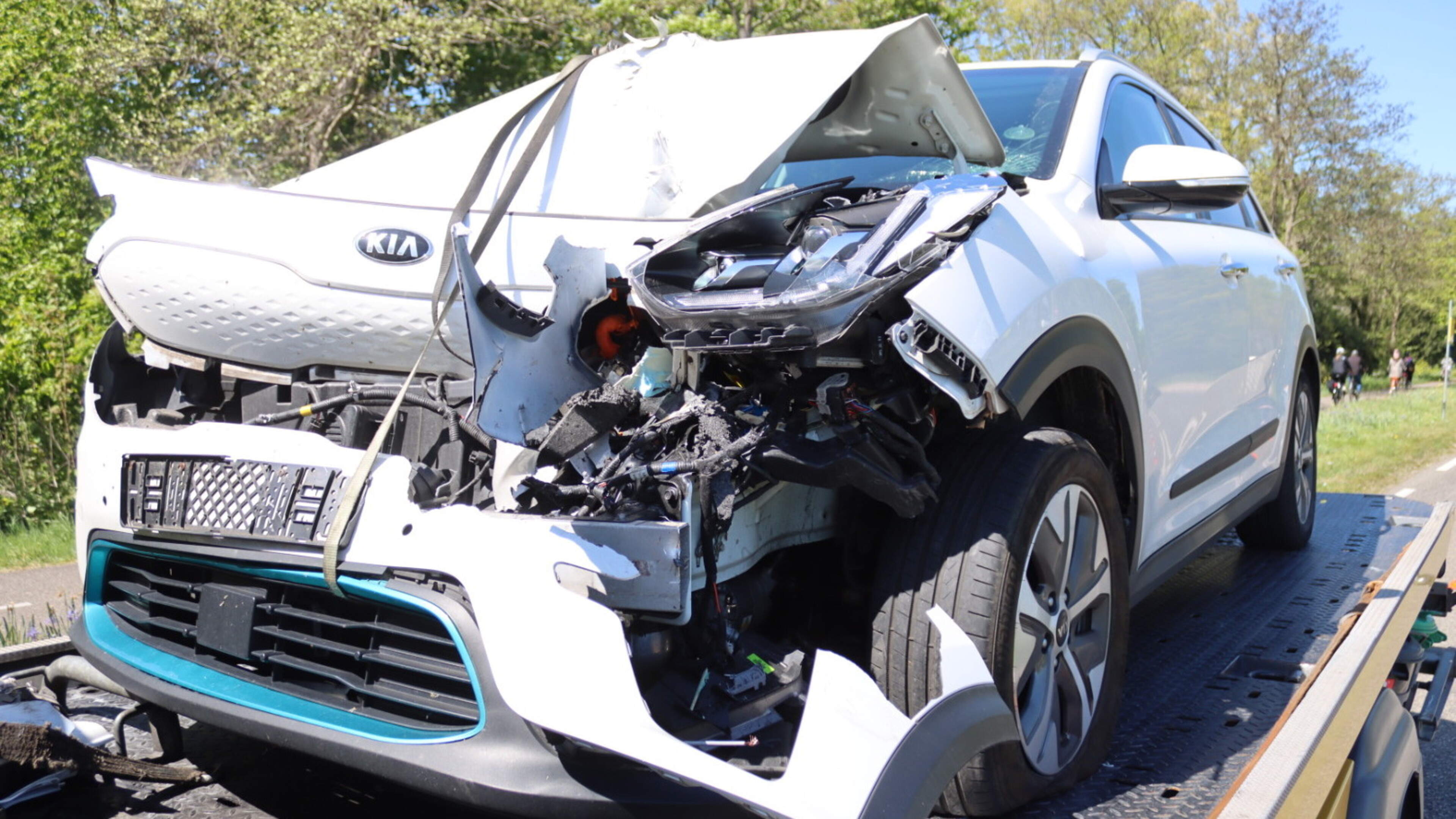 Botsing tussen twee autos leidt tot gewonde.