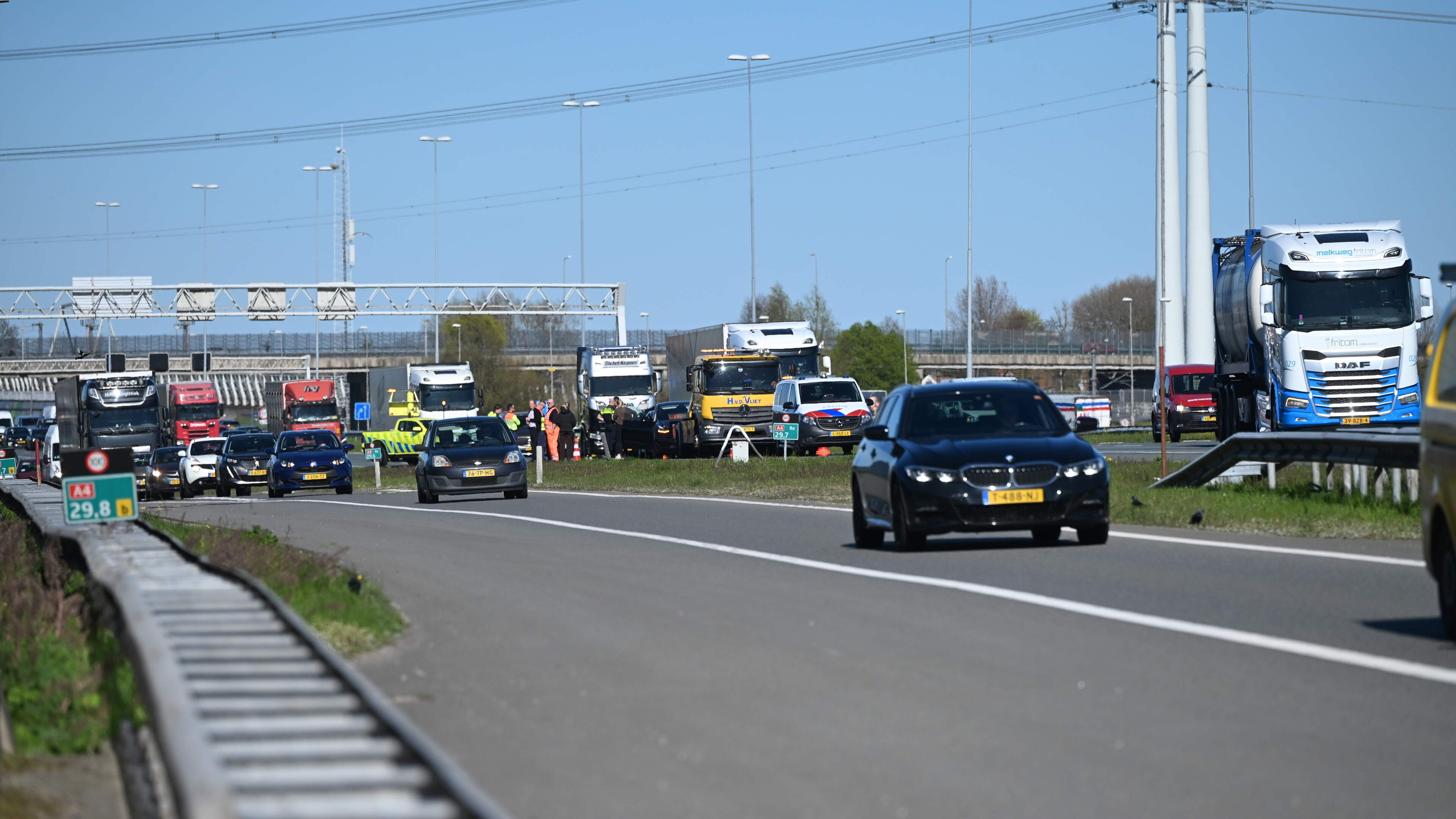 Meer dan een uur vertraging door ongevallen op A4.