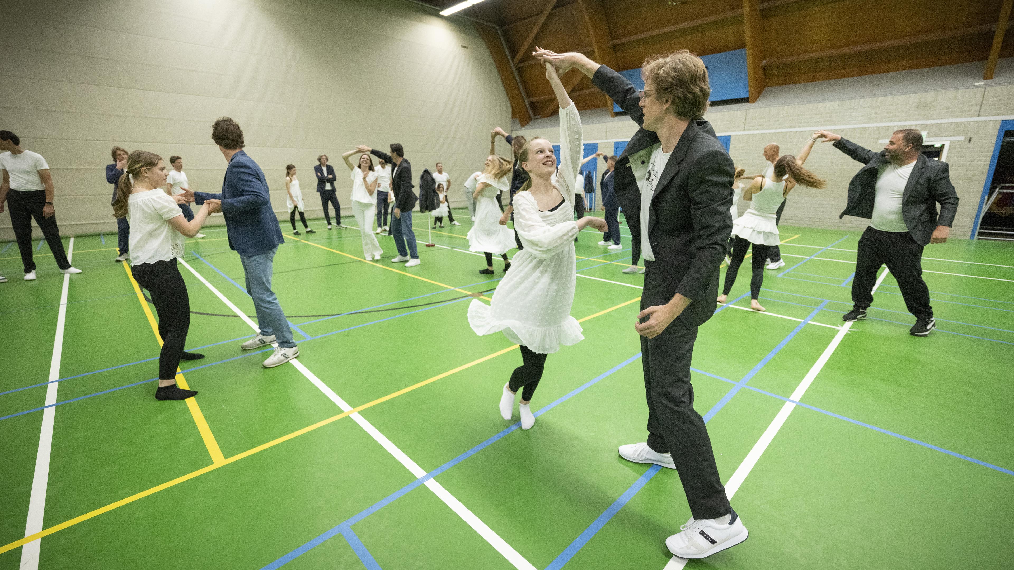 Zoeterwoudse dansschool K’dans viert jubileum. ‘Over twintig jaar zijn we er nog’