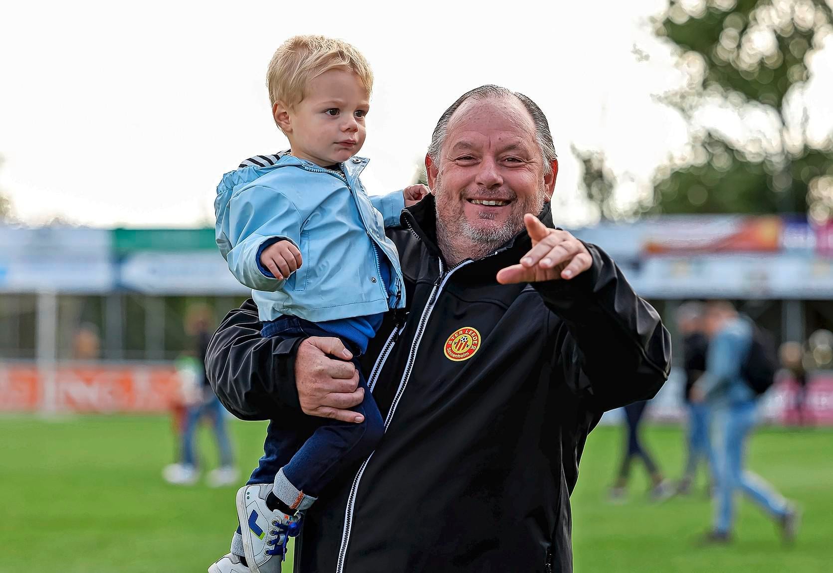 Ter Leede gaat nog een seizoen door met trainer Niek Oosterlee