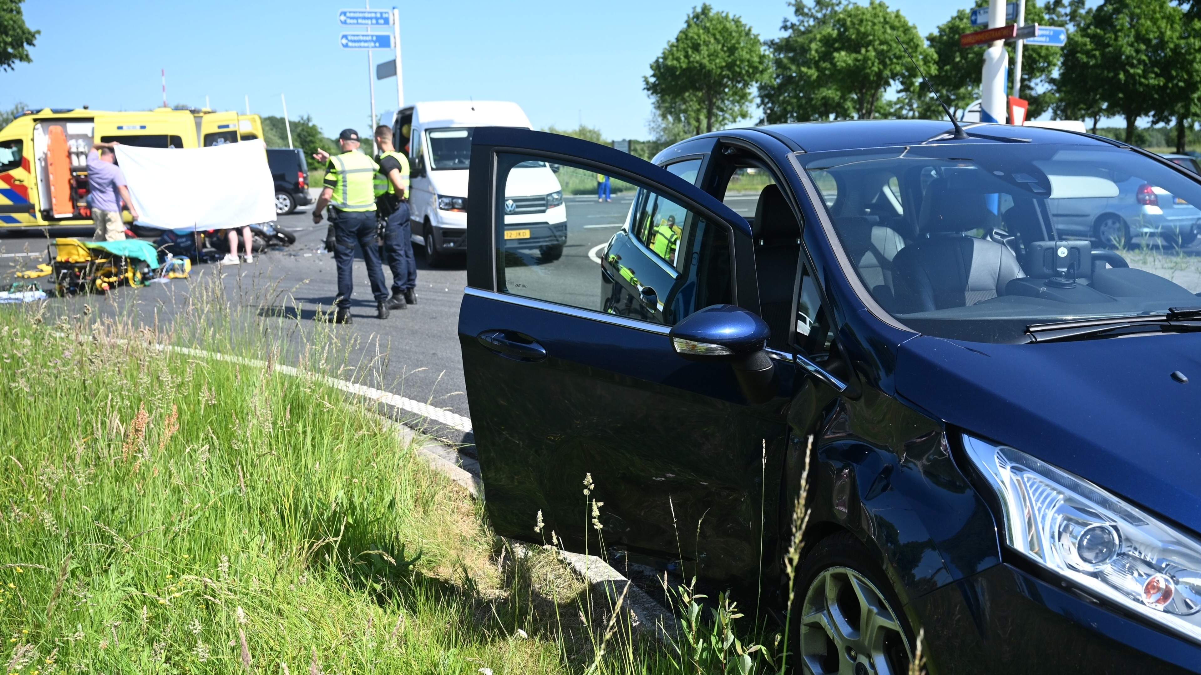 Motorrijder naar ziekenhuis na ongeluk tijdens Pinksterraces in Oss.