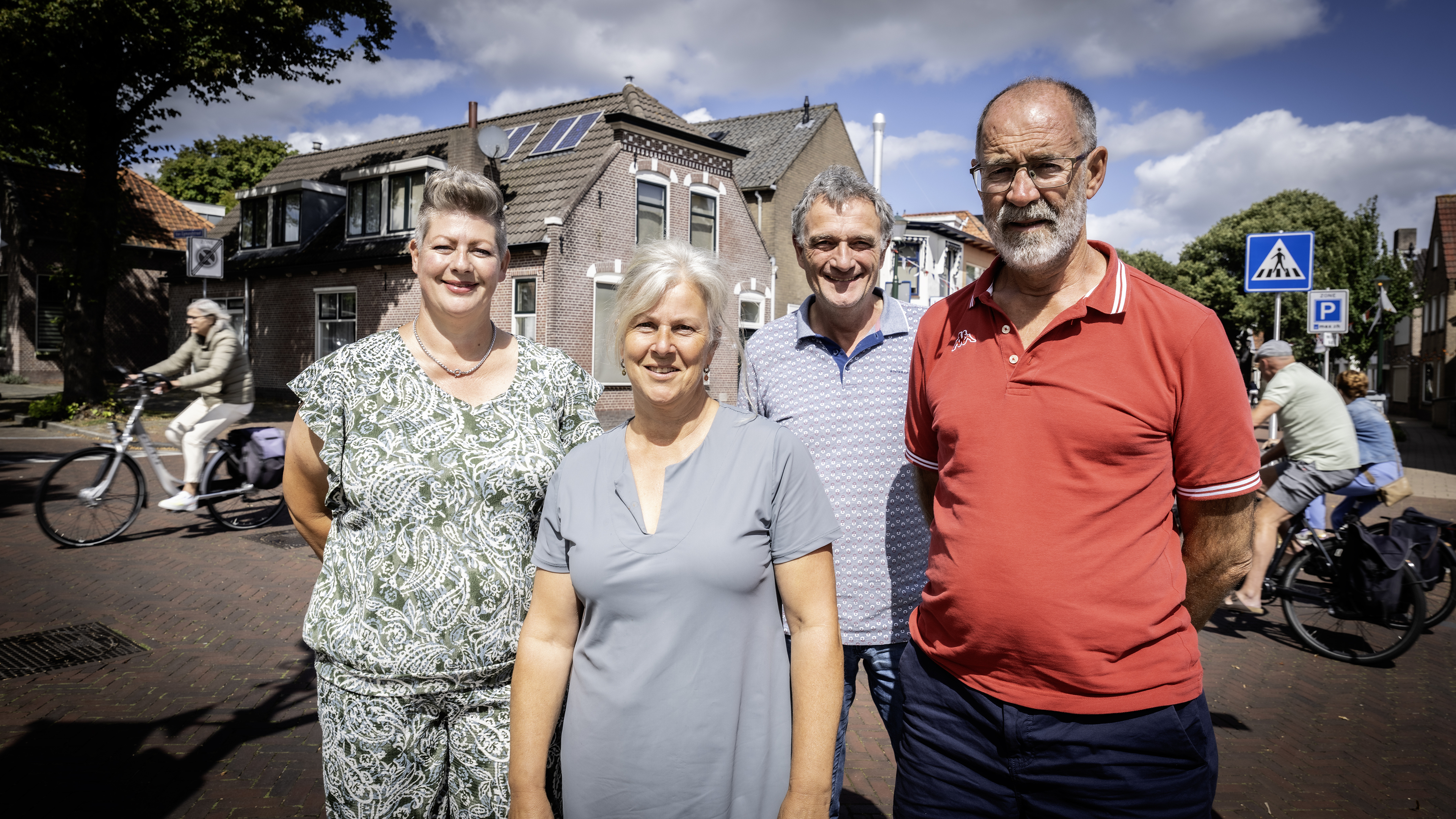 Emotionele herinneringen en trots bij 25ste Katwijk Binse Truckrun. ‘Je ziet alleen maar opgestoken 