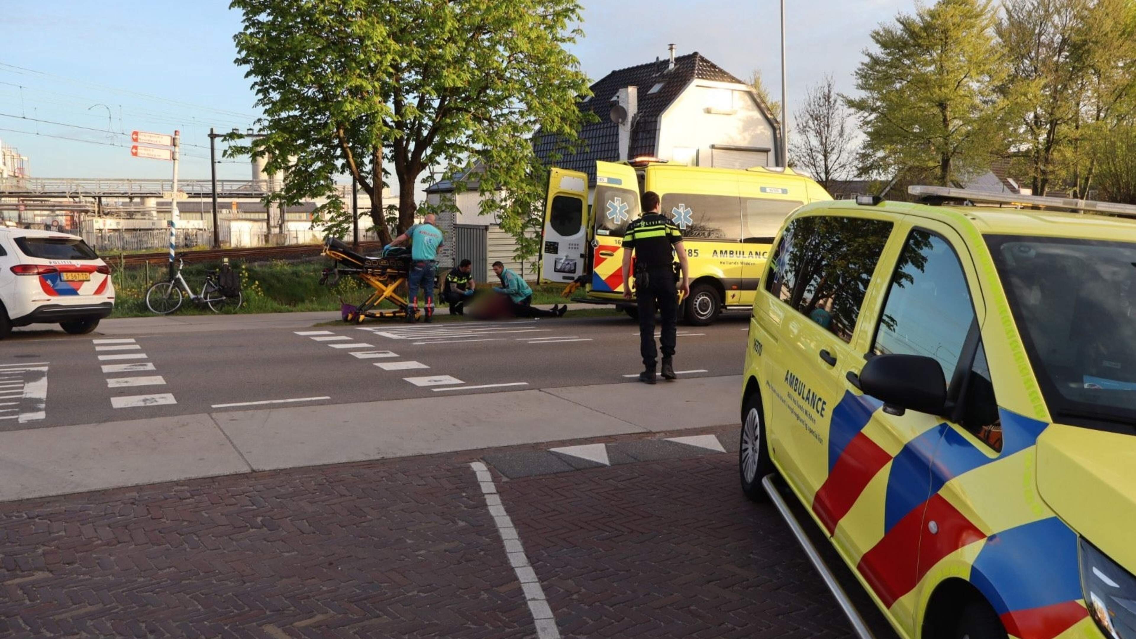 Fietser naar ziekenhuis na botsing met auto in Berkel en Rodenrijs.