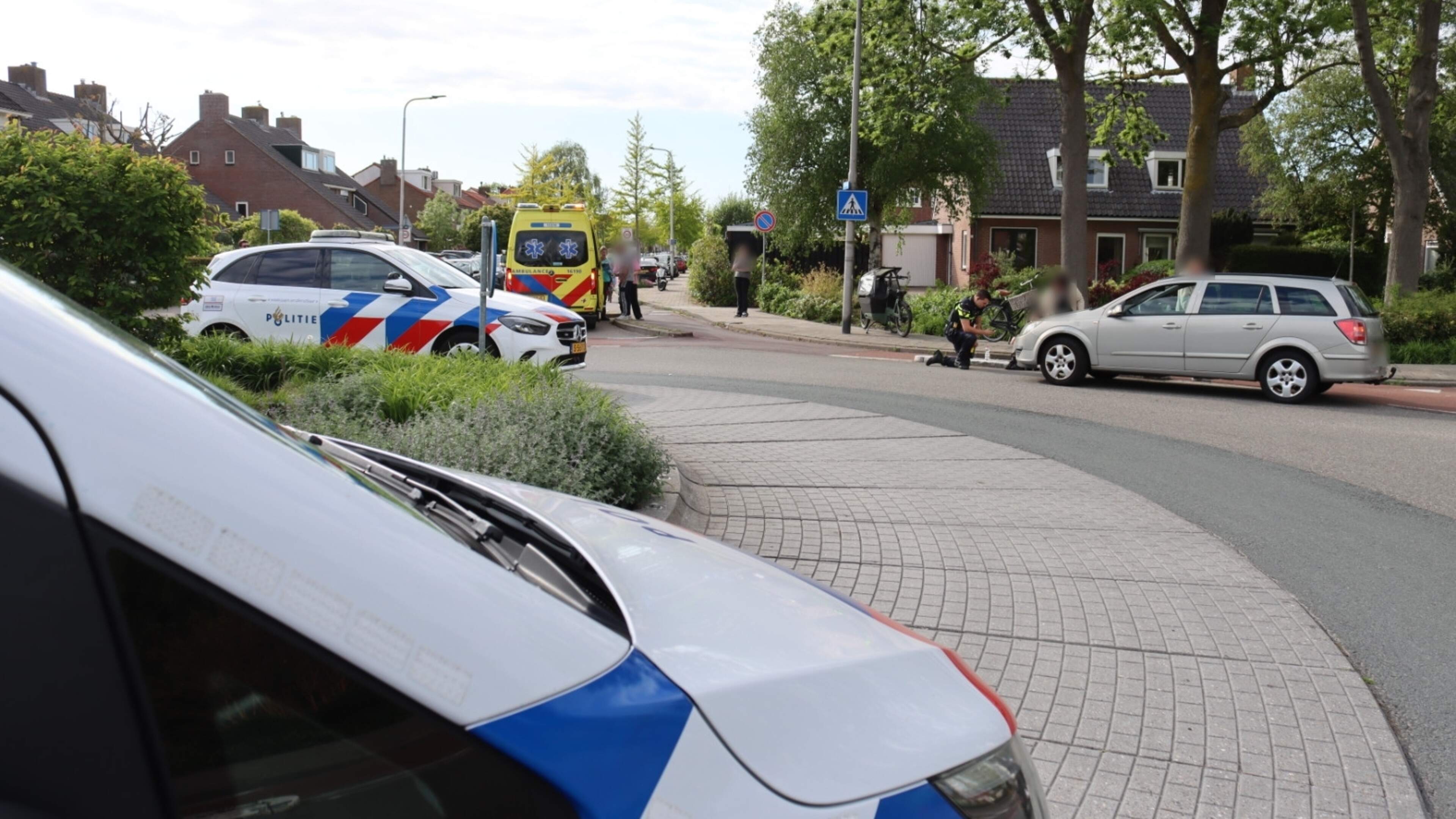 Young cyclist hit at Hillegom roundabout, major traffic disruption