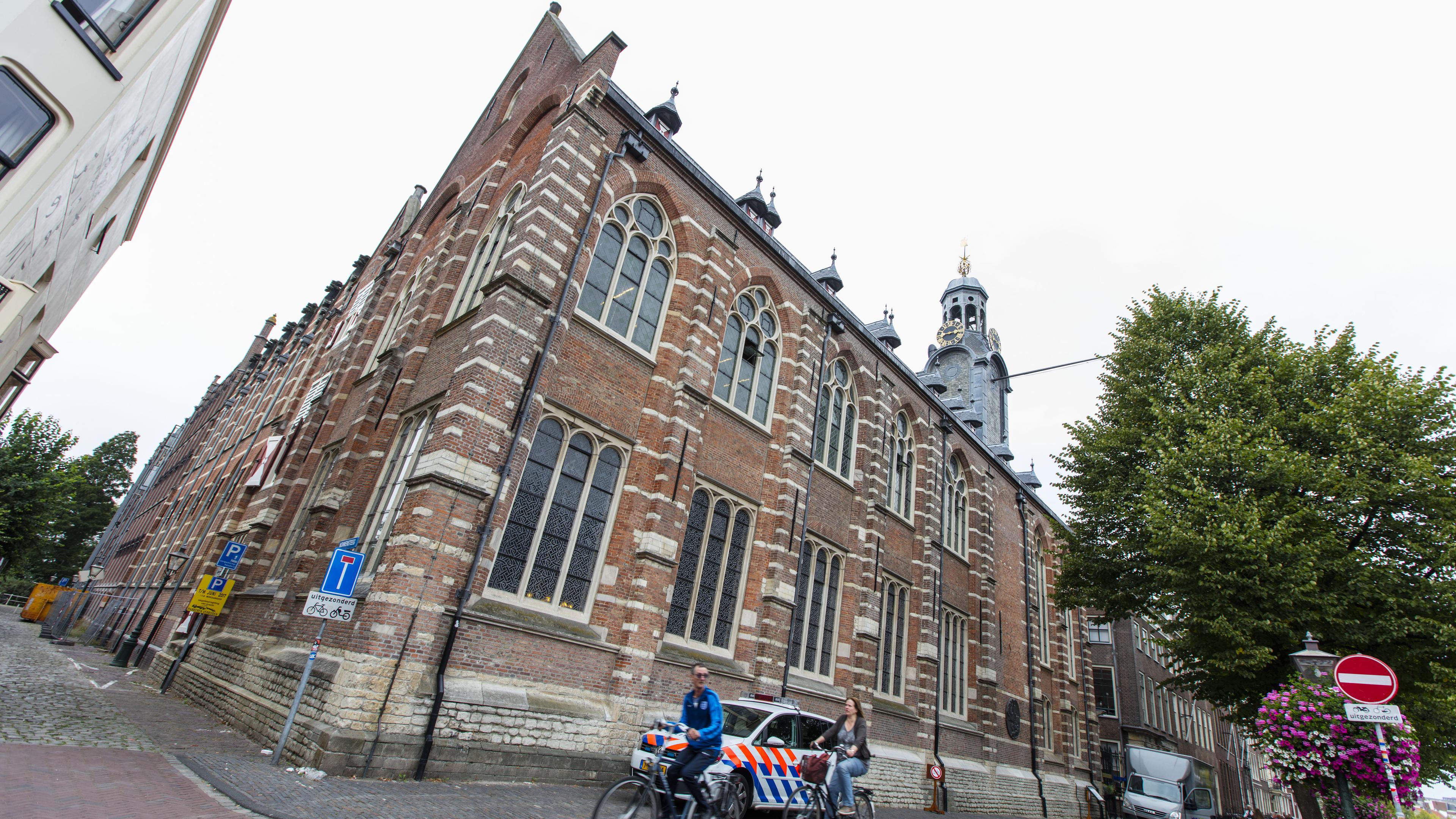 ’Eindcijfer moet een half punt omhoog’. Student stapt naar Raad van State. ’Leidse universiteit gunt