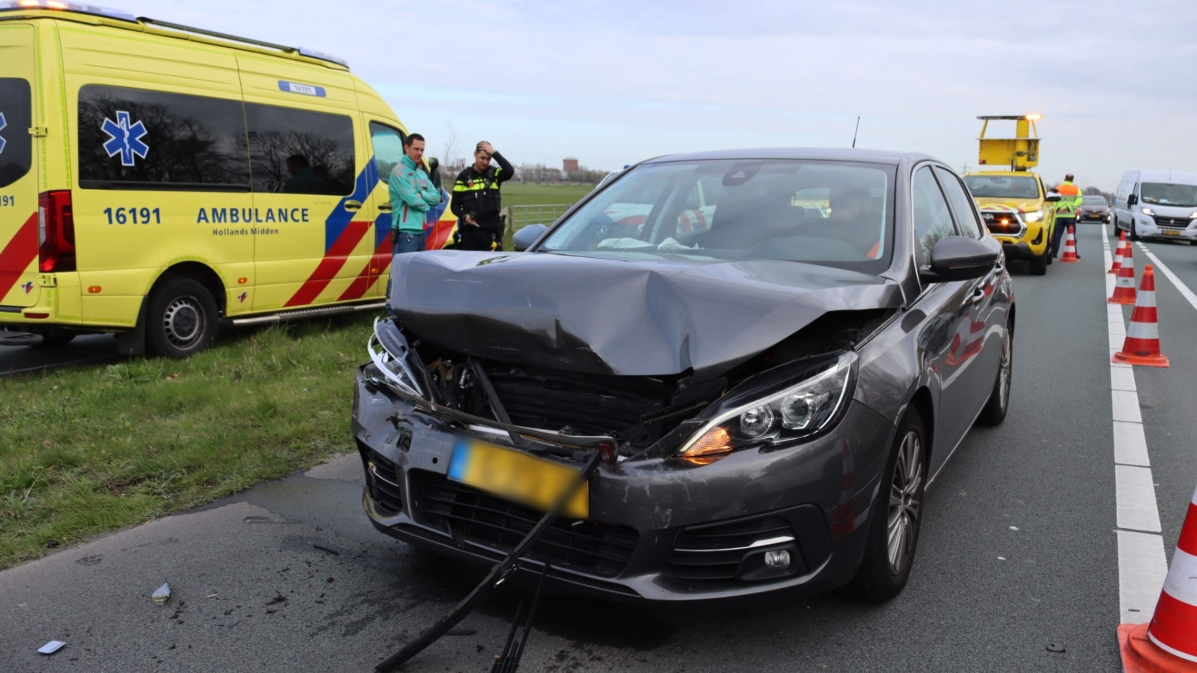 Gewonde bij ongeluk met twee auto’s op N444 bij Voorhout.