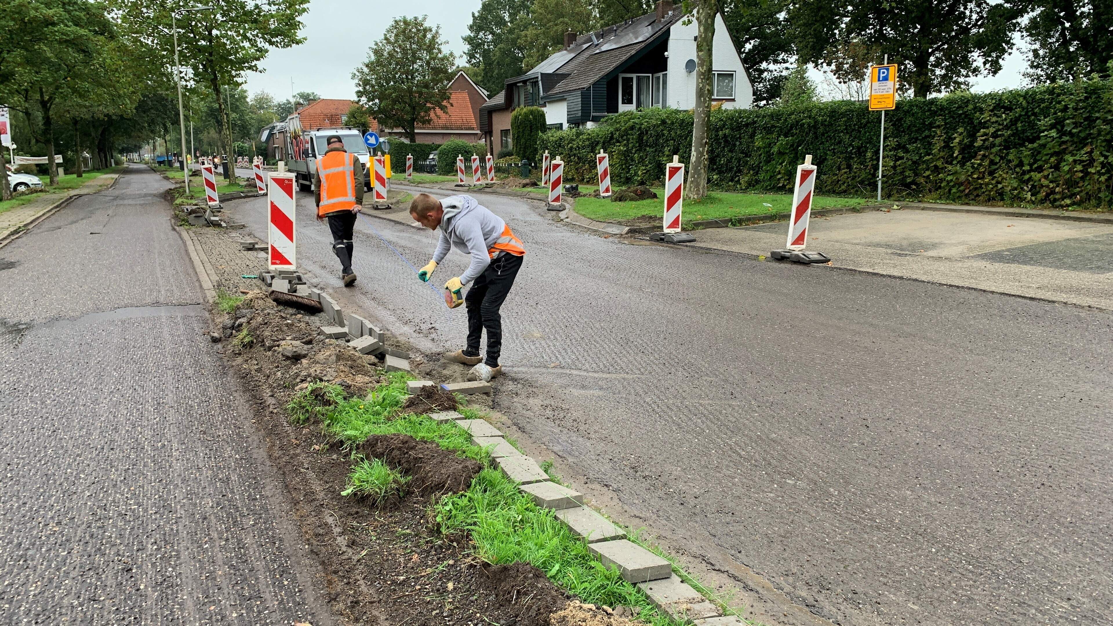Deel Rijndijk in Hazerswoude krijgt nieuw asfalt: ‘ernstige hinder’ voor fietsers en auto’s, vooral 